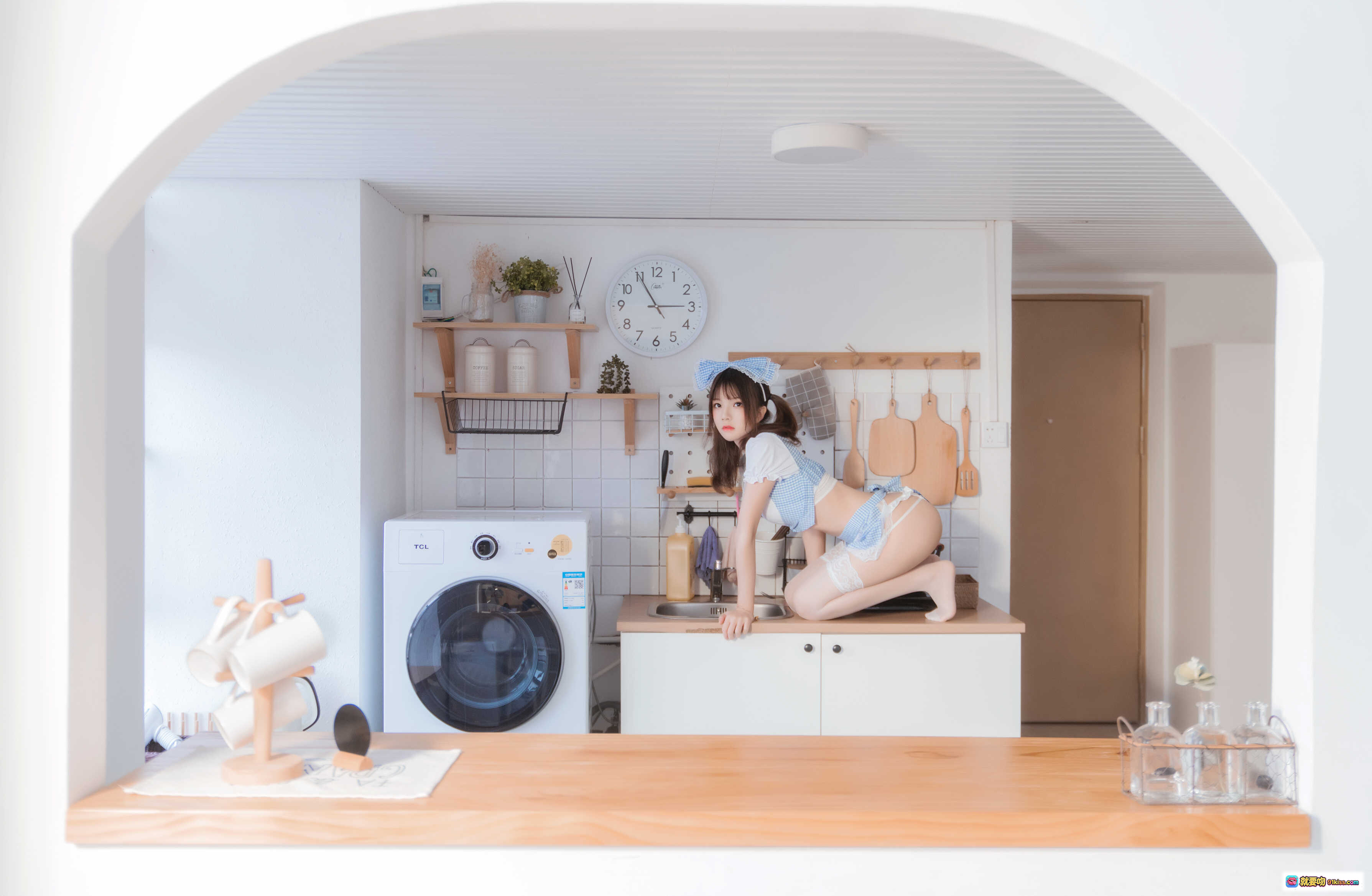 图片[1] - 桜桃喵061小娇妻写真集｜清新家居风少女私房照｜蓝白制服诱惑｜洗衣机旁俏皮姿势｜34P高清图包 - 就要吻