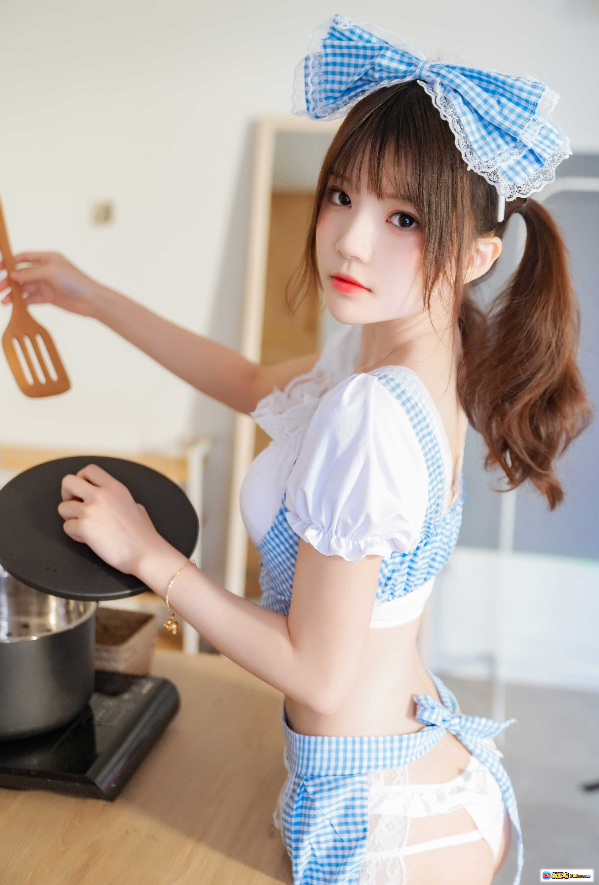 图片[9] - 桜桃喵061小娇妻写真集｜清新家居风少女私房照｜蓝白制服诱惑｜洗衣机旁俏皮姿势｜34P高清图包 - 就要吻