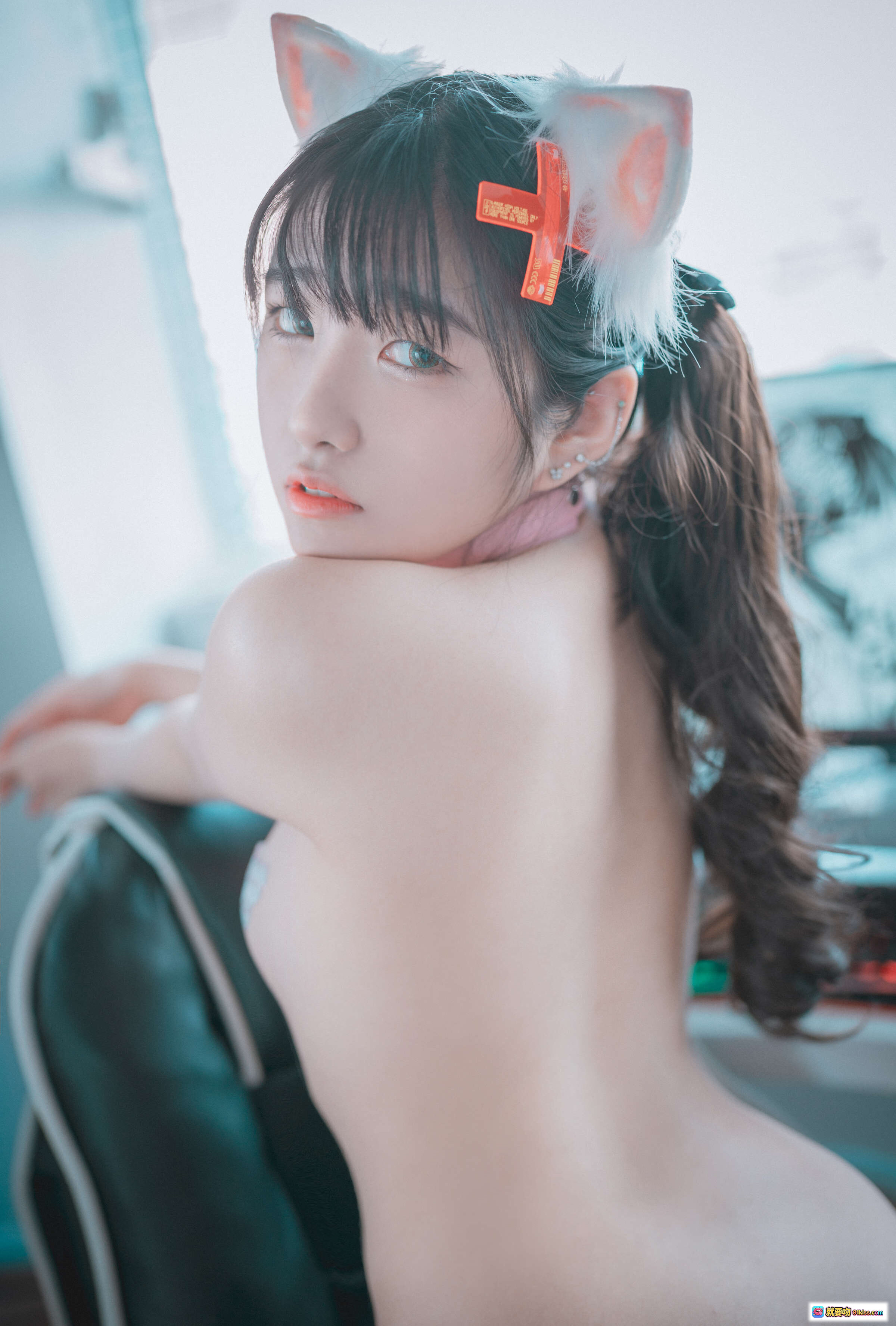 图片[3] - Sonson 5 [DJAWA] Plug Me In S_Version 猫耳发饰 白色蕾丝内裤 彩绘丝袜 虎纹抱枕 室内写真 甜美少女风 无视频 - 就要吻