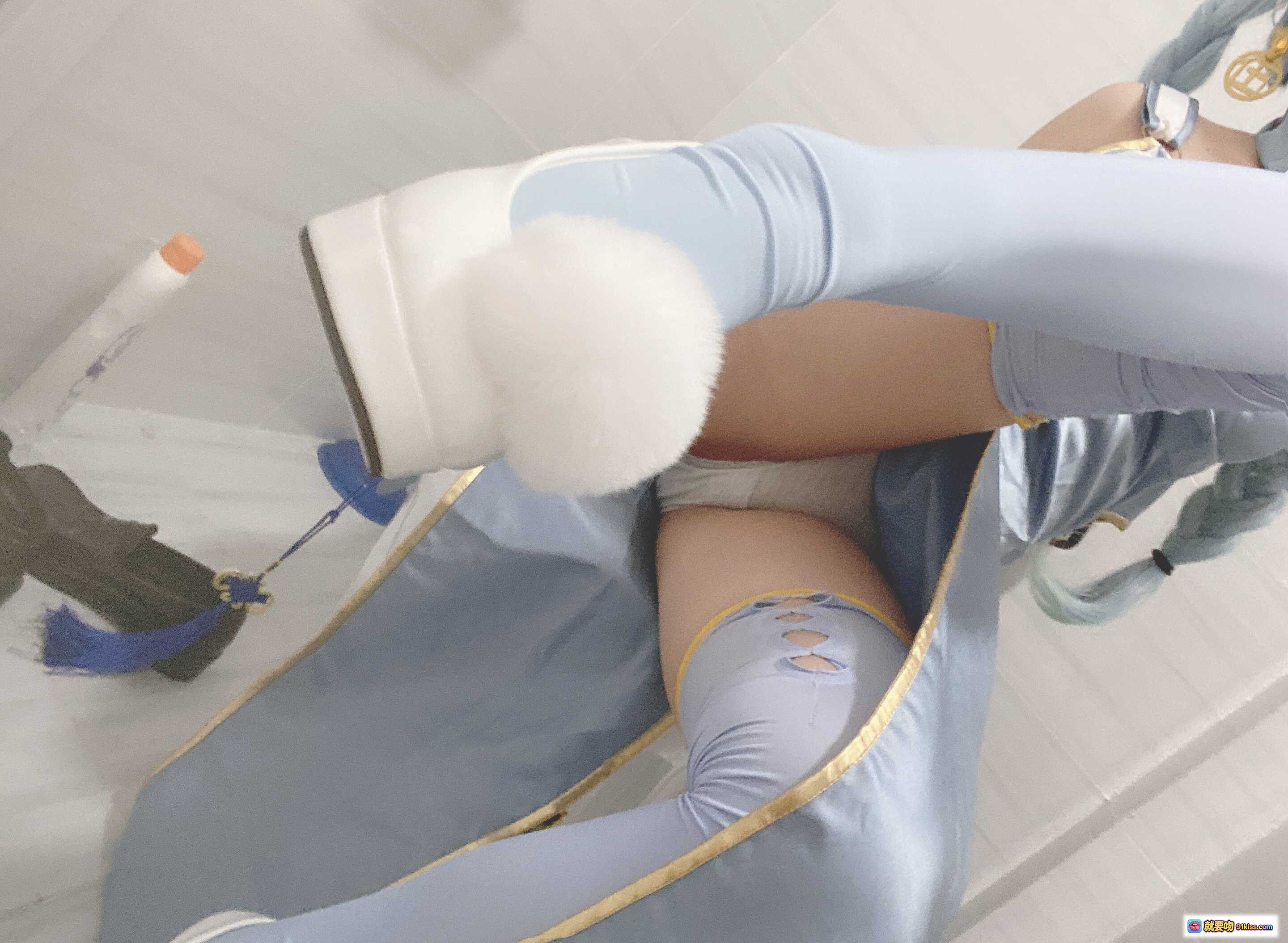 图片[4] - 芋圆侑子NO.016 PA15自拍写真 29P高清美图 蓝发双马尾cosplay 白色丝袜镂空设计 优雅坐姿私房照 - 就要吻