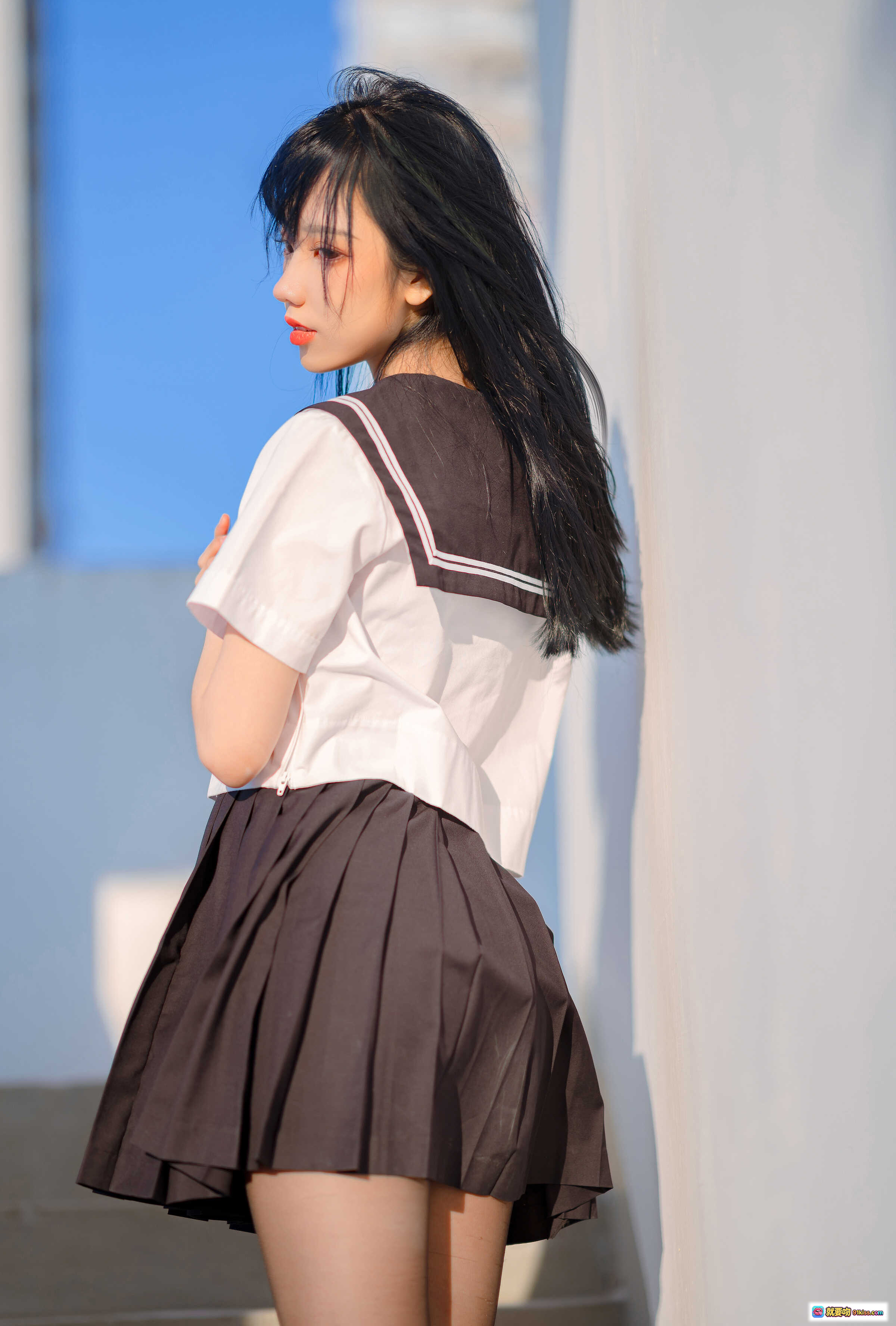 图片[7] - 果咩酱w NO.020 JK制服写真｜蓝发少女屋顶坐姿城市背景清新日系风格30P高清图集 - 就要吻