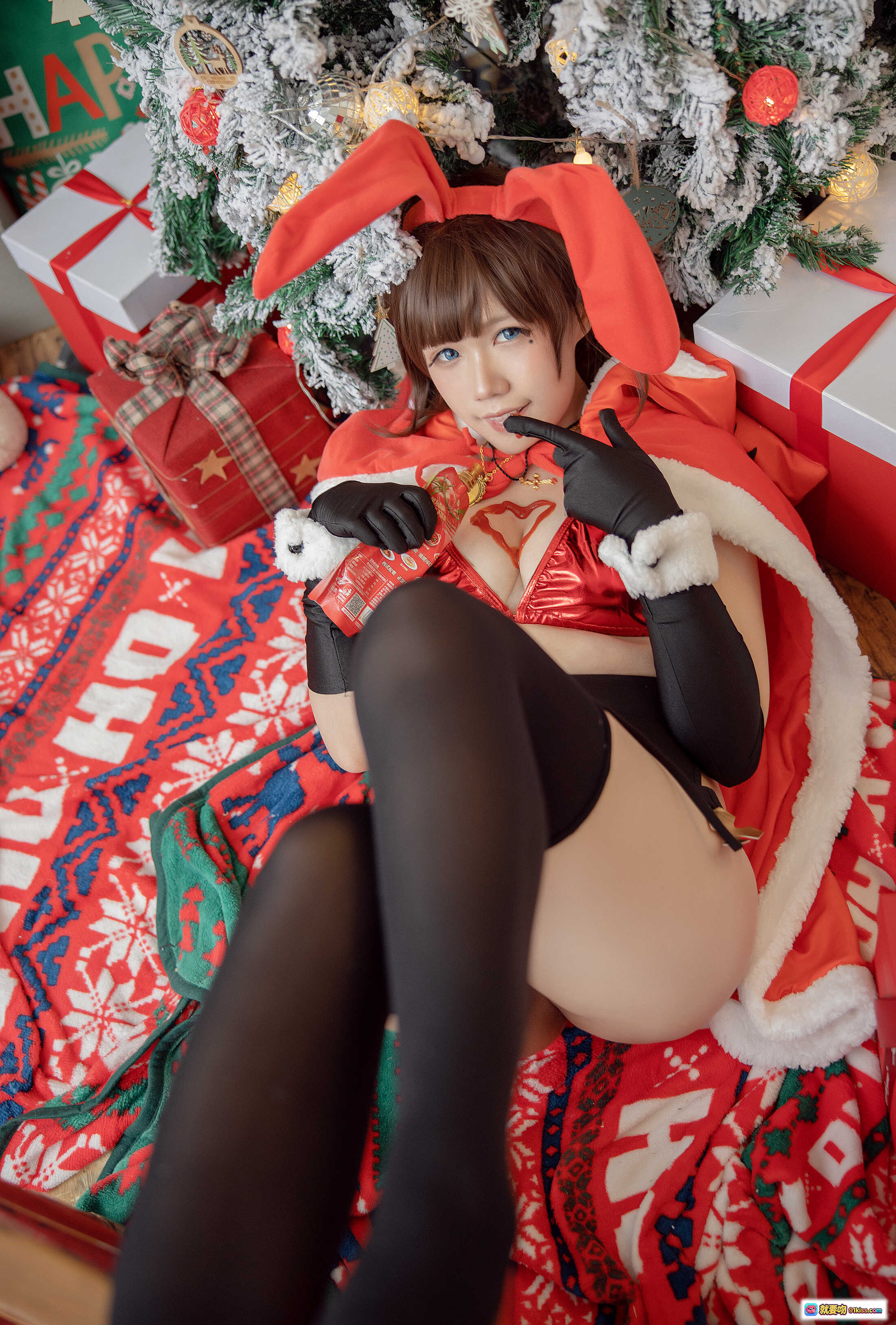麻花酱NO.023魔太郎圣诞兔装Cosplay写真｜红兔耳+圣诞树+黑丝美腿+节日氛围感大片 - 就要吻