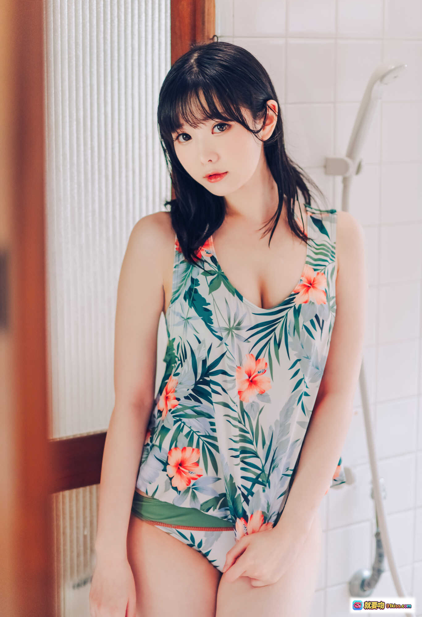 图片[1] - 霜月shimo NO.002 Summer写真集 | 热带花卉泳衣少女 | 清新浴室私房照 | 95P高清图集 - 就要吻