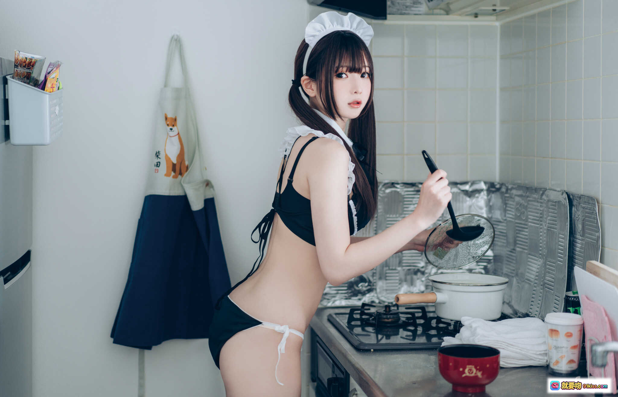 霜月shimo NO.043 SPRING 厨房女仆装写真 54P高清图集 黑色比基尼+围裙 甜美少女风 烹饪场景实拍 78MB下载 - 就要吻