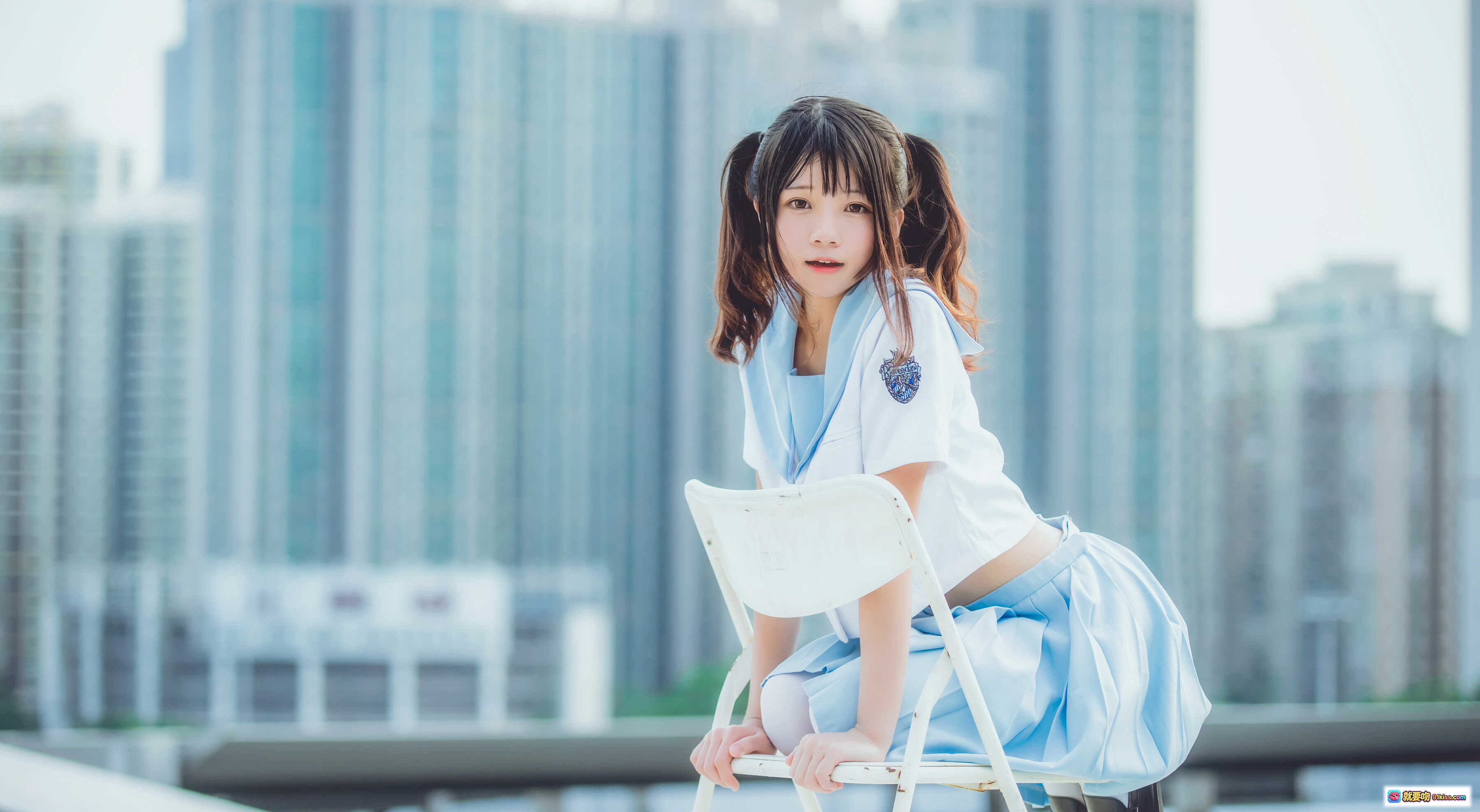 图片[3] - 桜桃喵084 JK女子高中生穿搭：浅蓝百褶裙+白色短袖+黑皮鞋+同色系手提包，清新校园风写真 - 就要吻