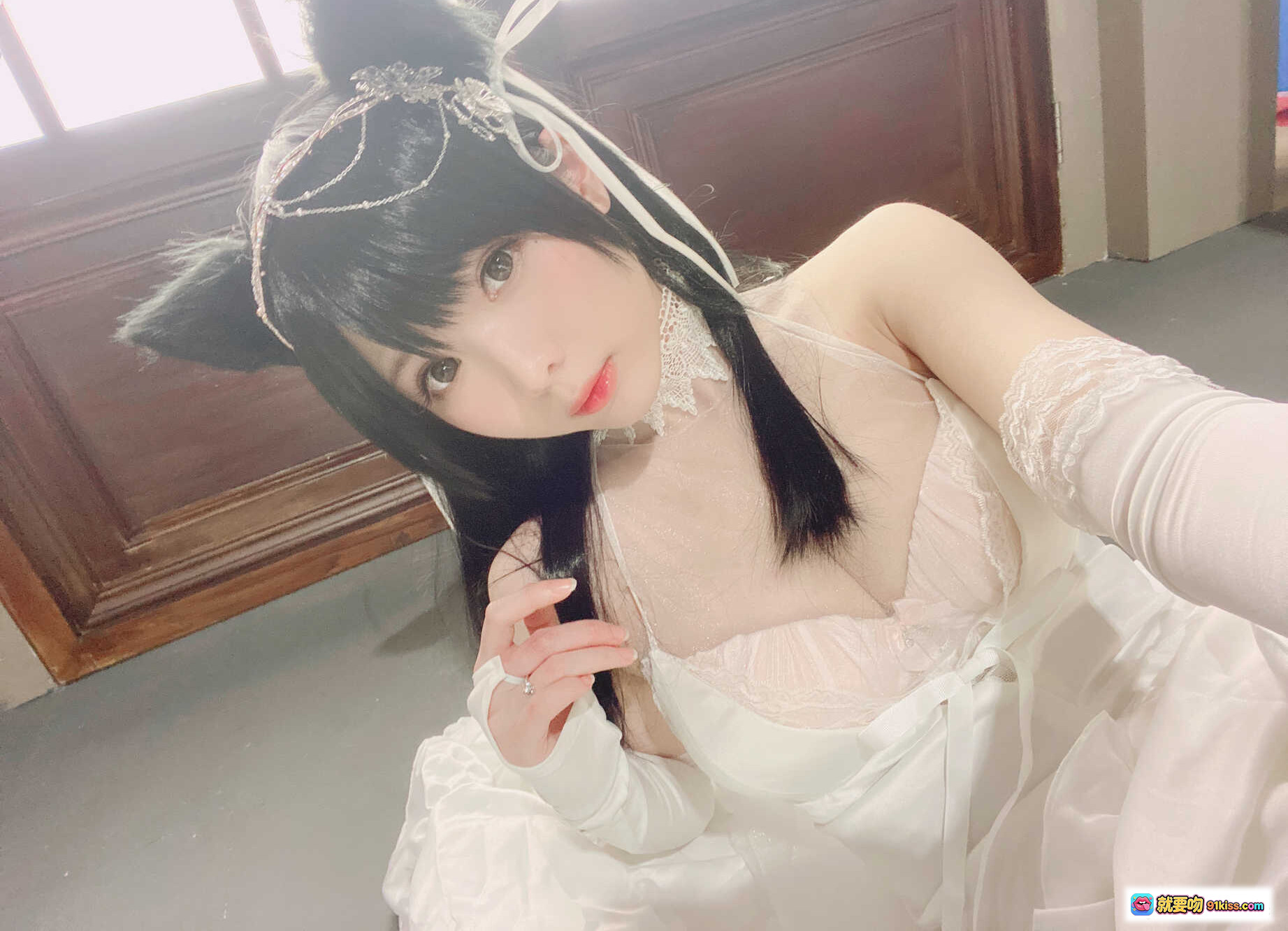 图片[4] - 霜月Shimo NO.032 爱宕 Cosplay 白色蕾丝婚纱猫耳写真 优雅坐姿高跟美腿 21P高清图集 - 就要吻