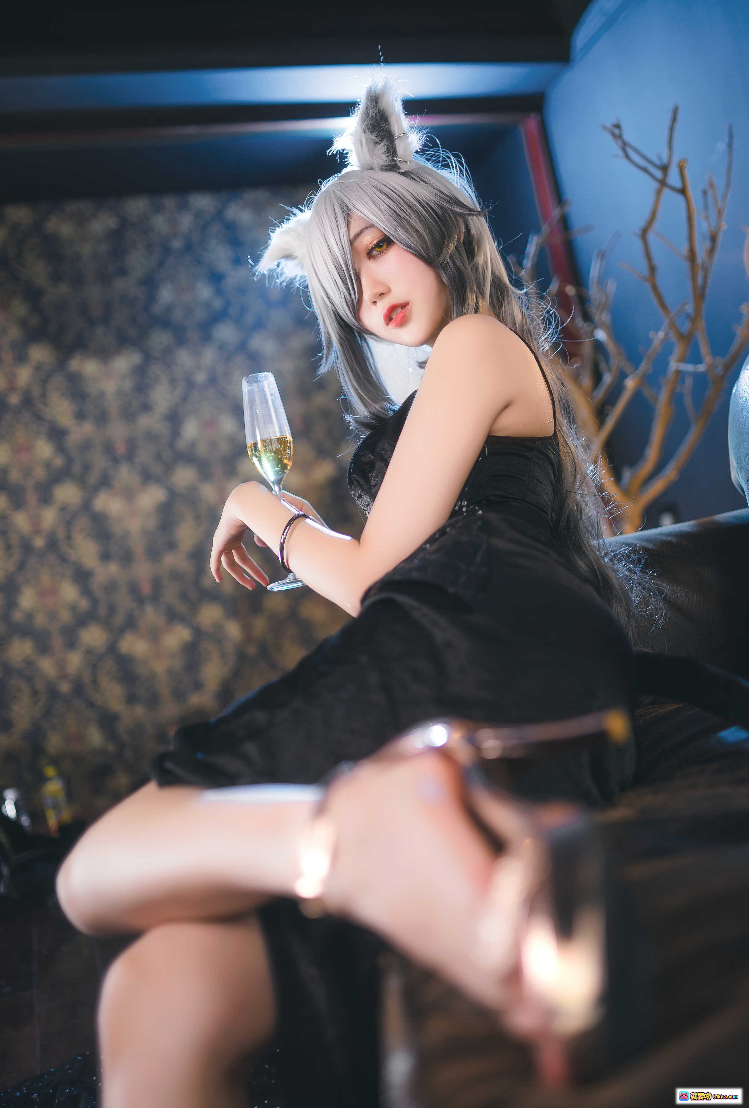 图片[5] - 周叽可爱兔兔NO.007一周年礼服写真｜银发猫耳黑丝吊带美腿性感私房摄影集 - 就要吻