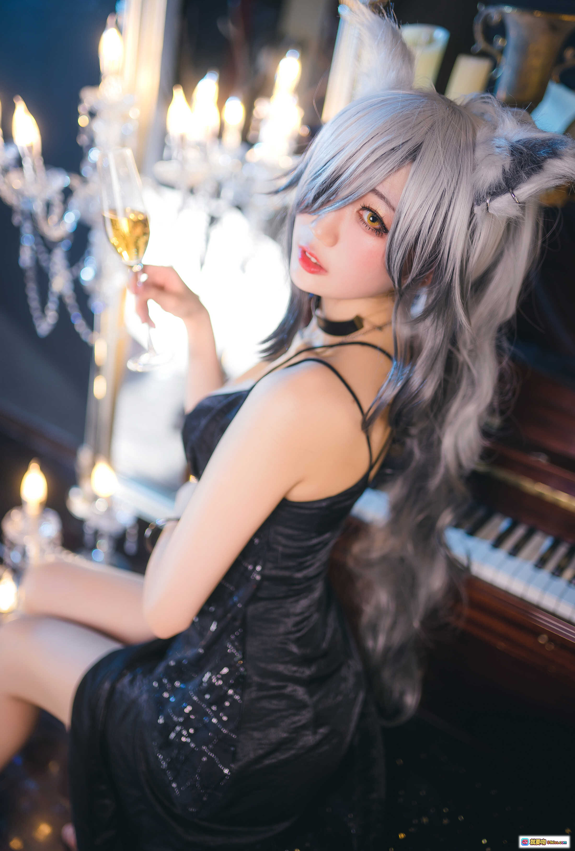 图片[4] - 周叽可爱兔兔NO.007一周年礼服写真｜银发猫耳黑丝吊带美腿性感私房摄影集 - 就要吻