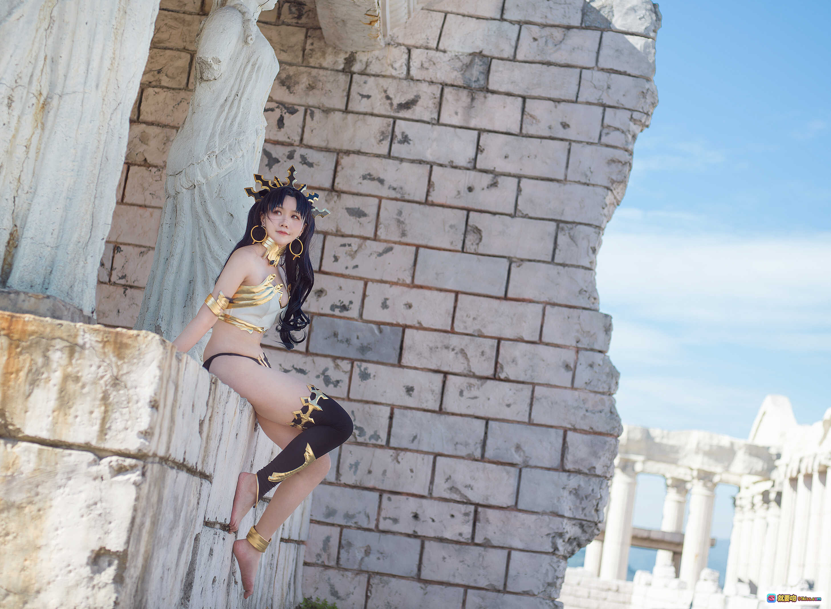 图片[8] - 麻花酱NO.008伊什塔尔COS写真｜古风神殿场景｜金黑配色华丽服饰｜精致头饰与腰饰｜性感比基尼造型｜高清31P摄影集 - 就要吻