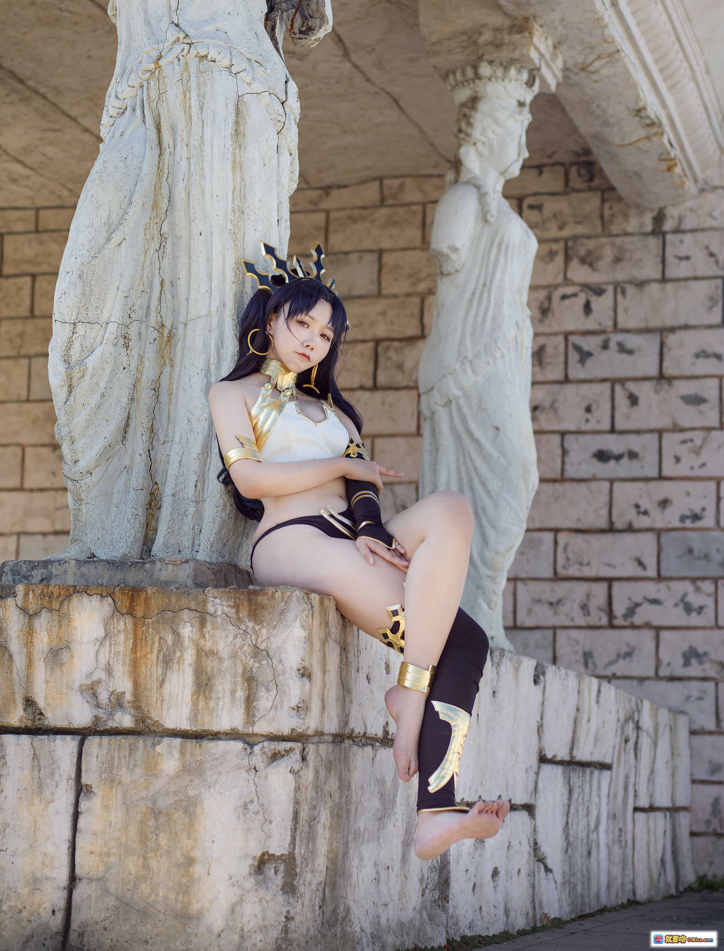 图片[10] - 麻花酱NO.008伊什塔尔COS写真｜古风神殿场景｜金黑配色华丽服饰｜精致头饰与腰饰｜性感比基尼造型｜高清31P摄影集 - 就要吻