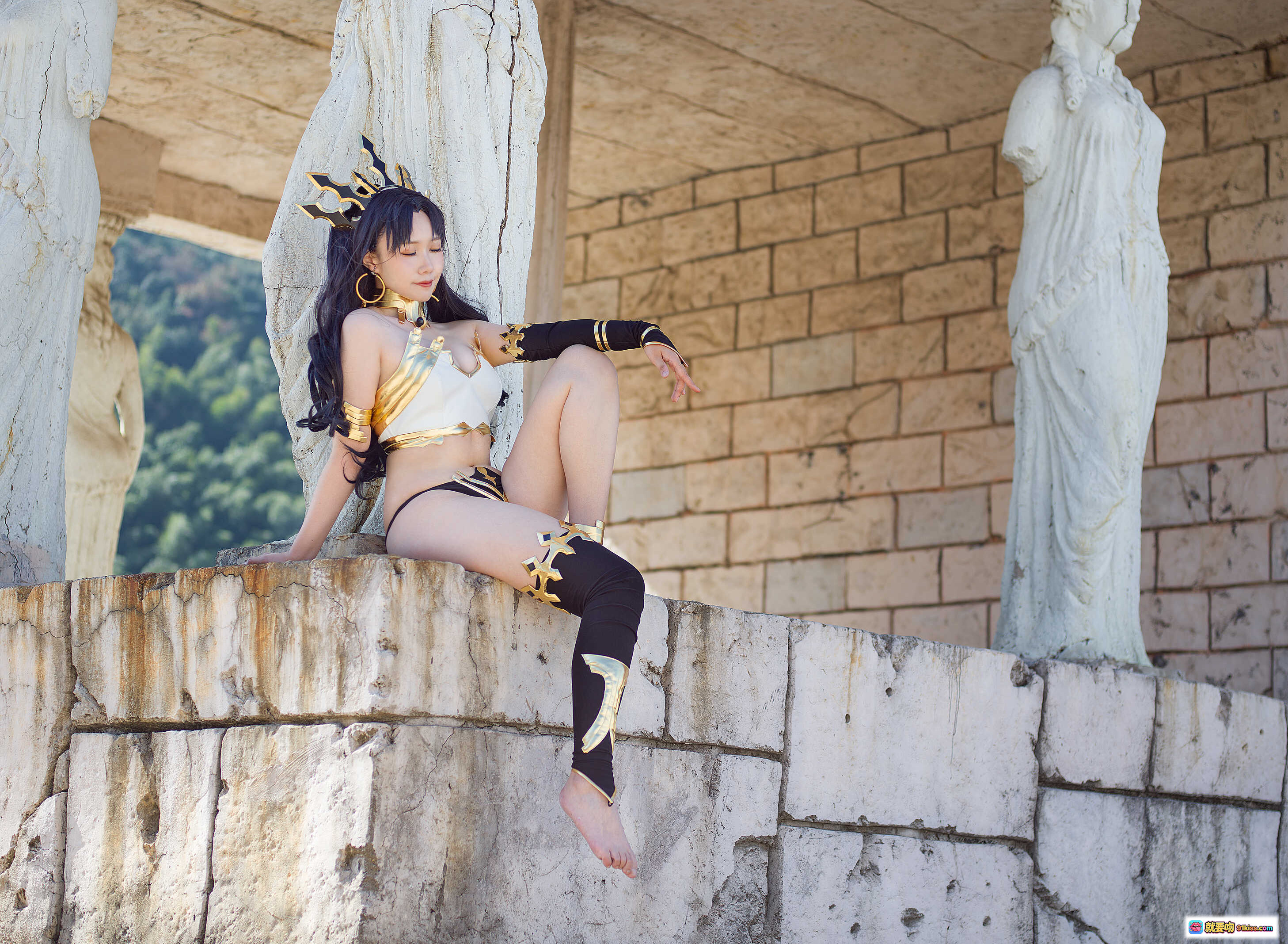 图片[5] - 麻花酱NO.008伊什塔尔COS写真｜古风神殿场景｜金黑配色华丽服饰｜精致头饰与腰饰｜性感比基尼造型｜高清31P摄影集 - 就要吻