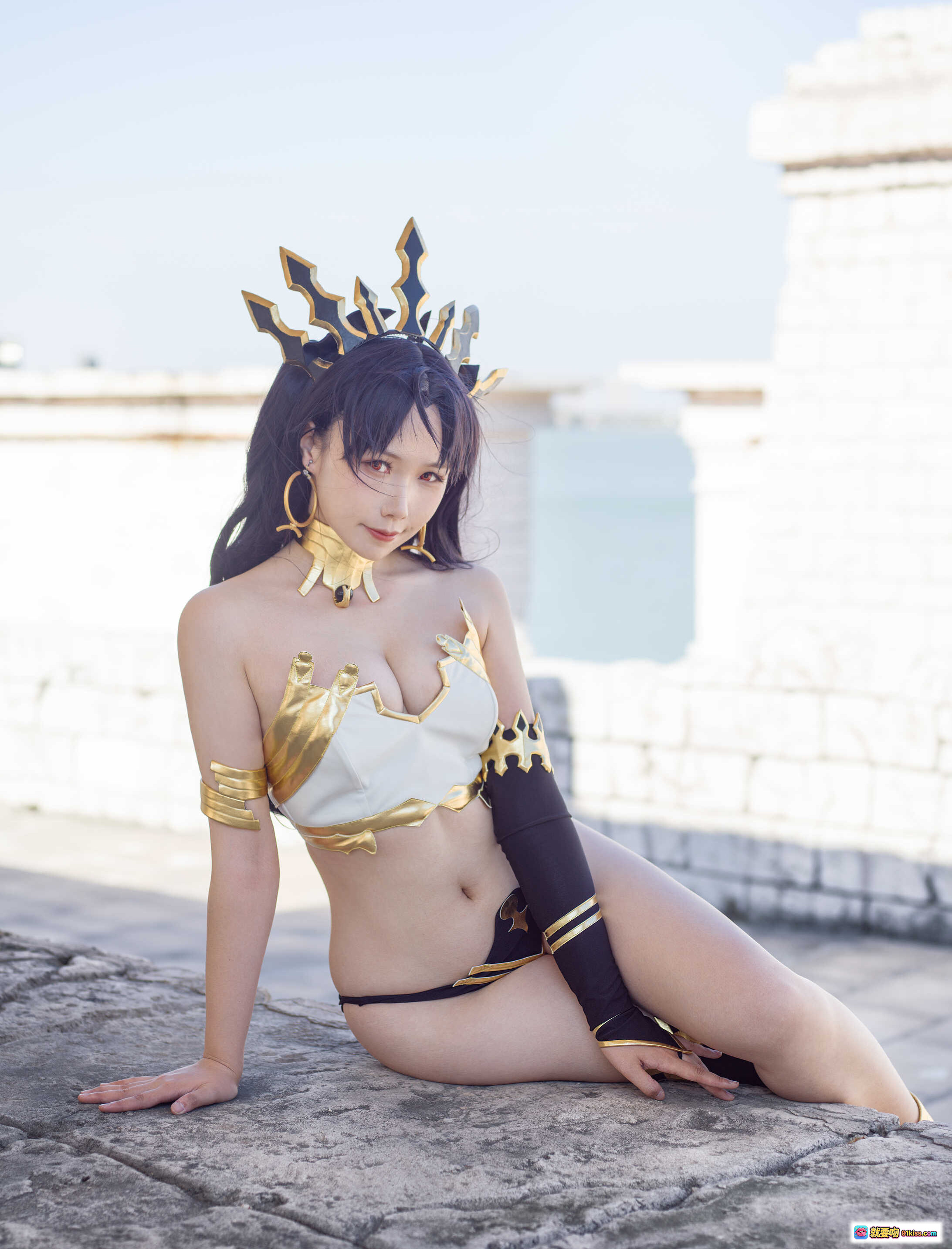 图片[9] - 麻花酱NO.008伊什塔尔COS写真｜古风神殿场景｜金黑配色华丽服饰｜精致头饰与腰饰｜性感比基尼造型｜高清31P摄影集 - 就要吻