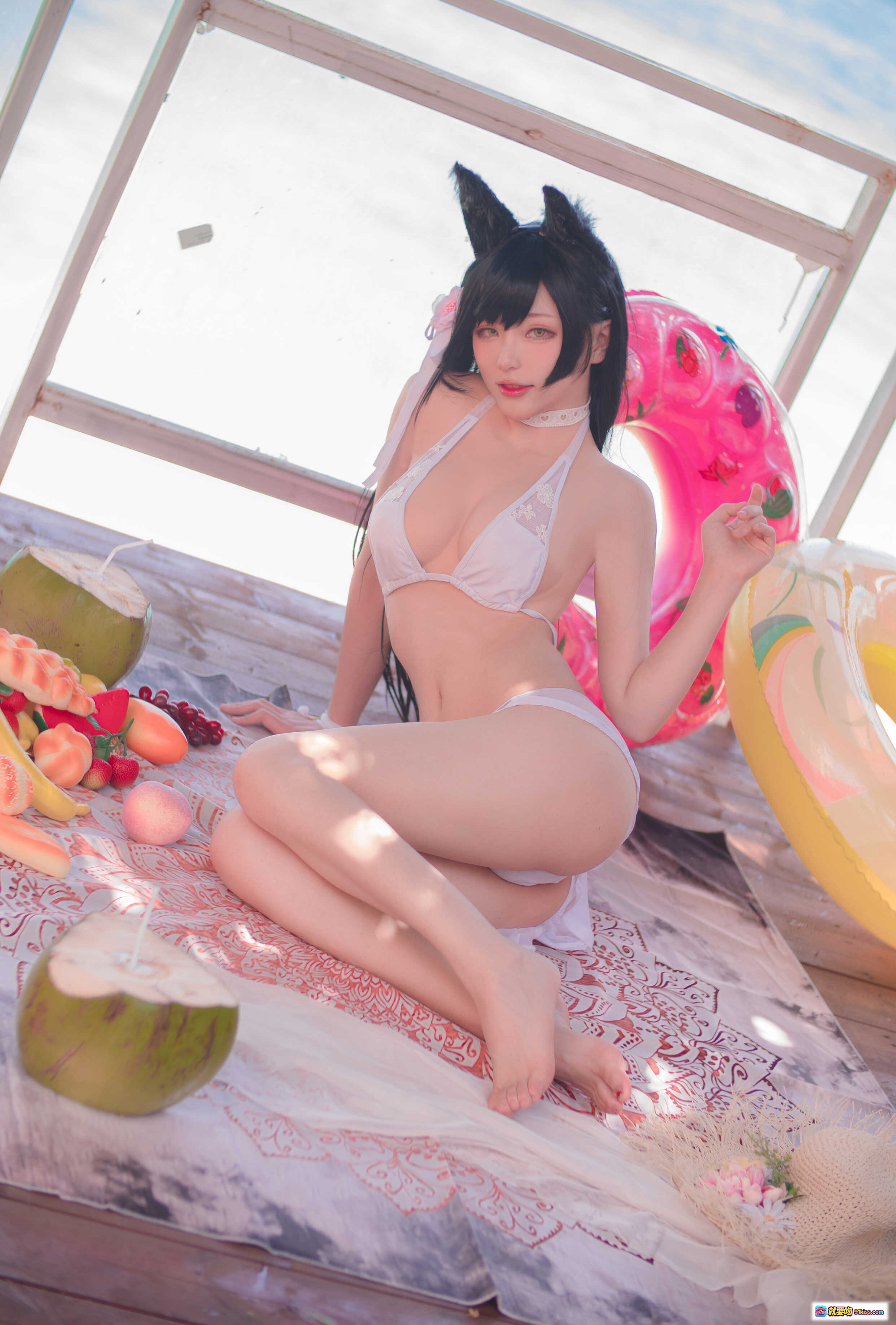 图片[2] - 起司块wii NO.017 爱宕泳装COS写真 42P高清图集 白色比基尼猫耳少女 椰子水果泳圈沙滩风 精美私房摄影 - 就要吻