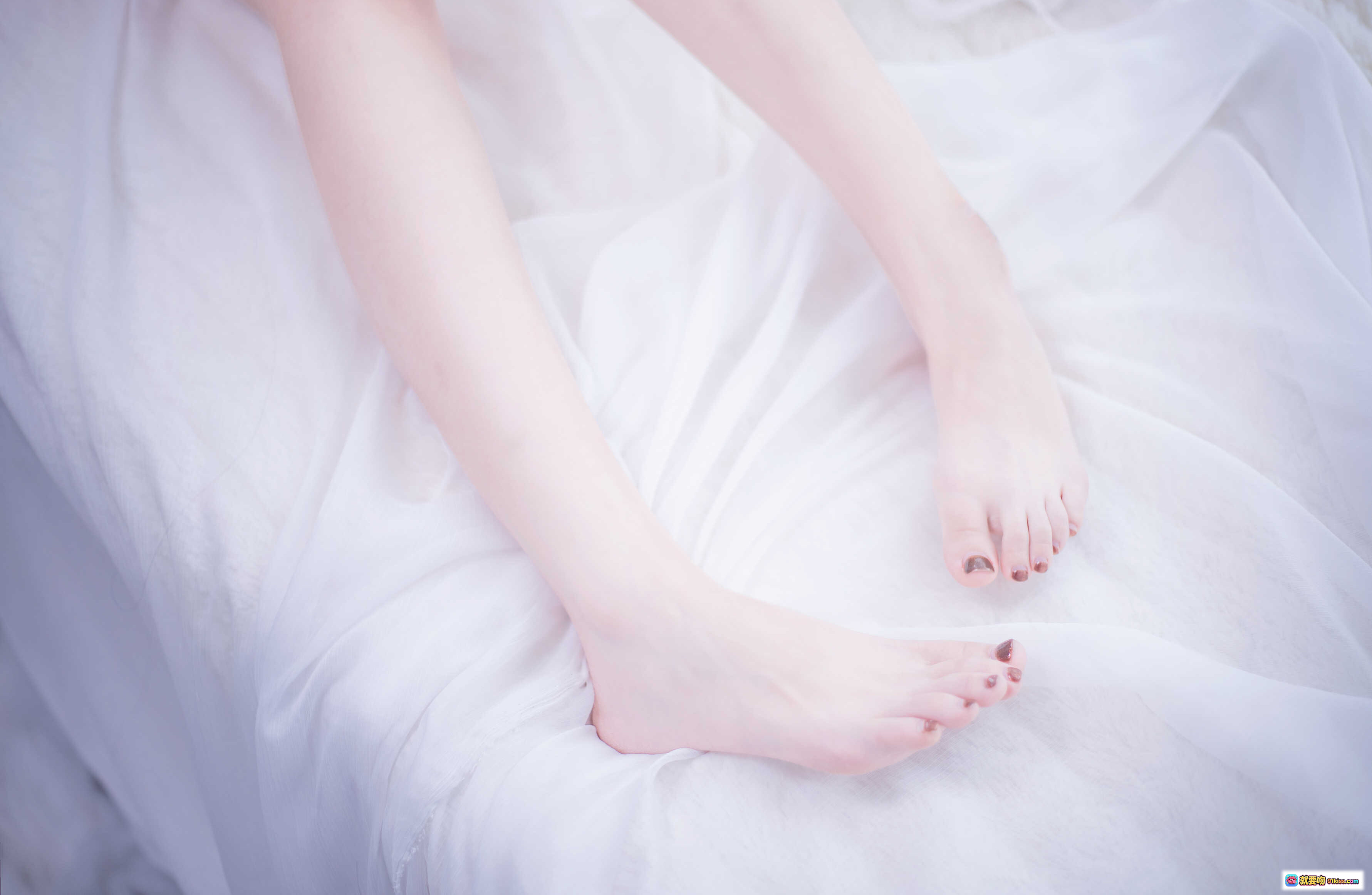 图片[4] - 仙九Airi NO.008 斯卡哈毛衣写真 21P高清美腿特写 白色床品柔光氛围 甜美性感风格 无视频纯图集 - 就要吻