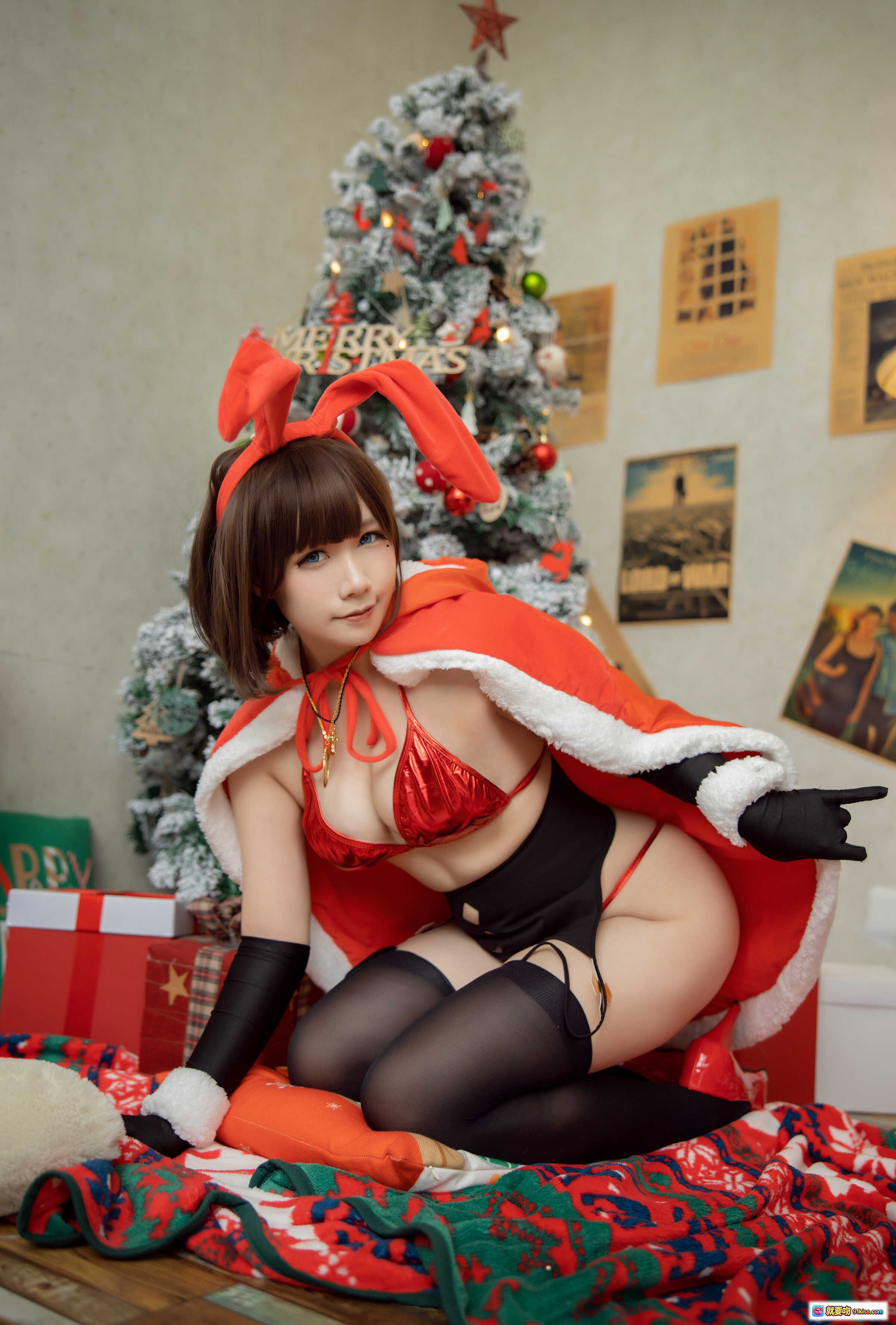 图片[8] - 麻花酱NO.005圣诞兔女郎写真 | 红色兔耳+圣诞树+黑丝美腿+节日礼物+毛绒披肩+高清大图22P - 就要吻