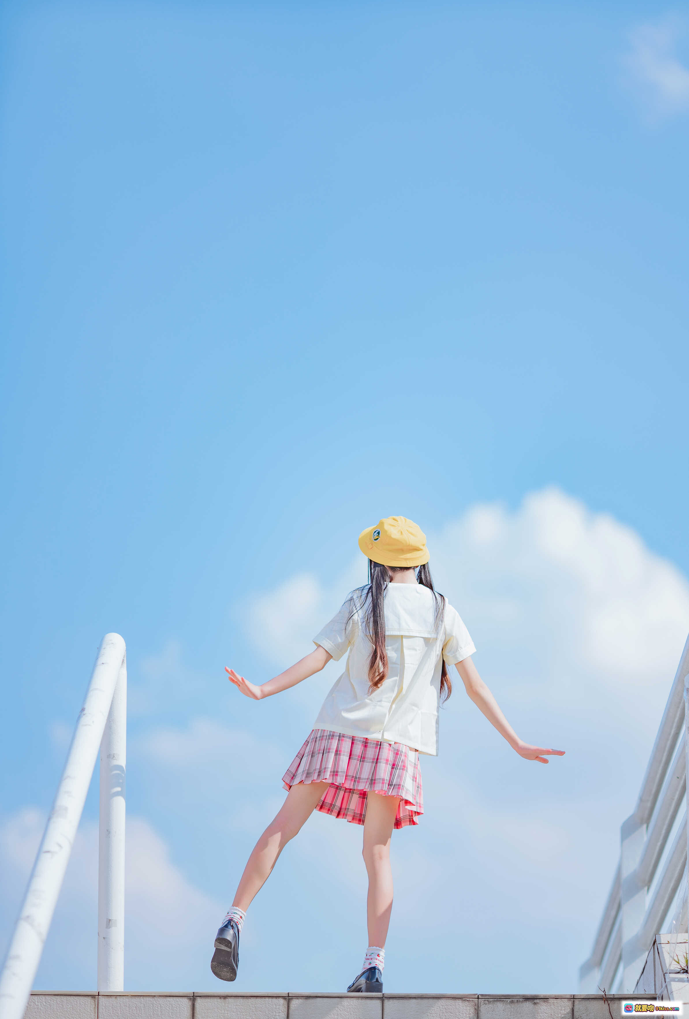 图片[10] - 桜桃喵052幼稚园写真集35P490MB 白色栏杆蓝天少女格裙清新日系风格美腿特写 - 就要吻