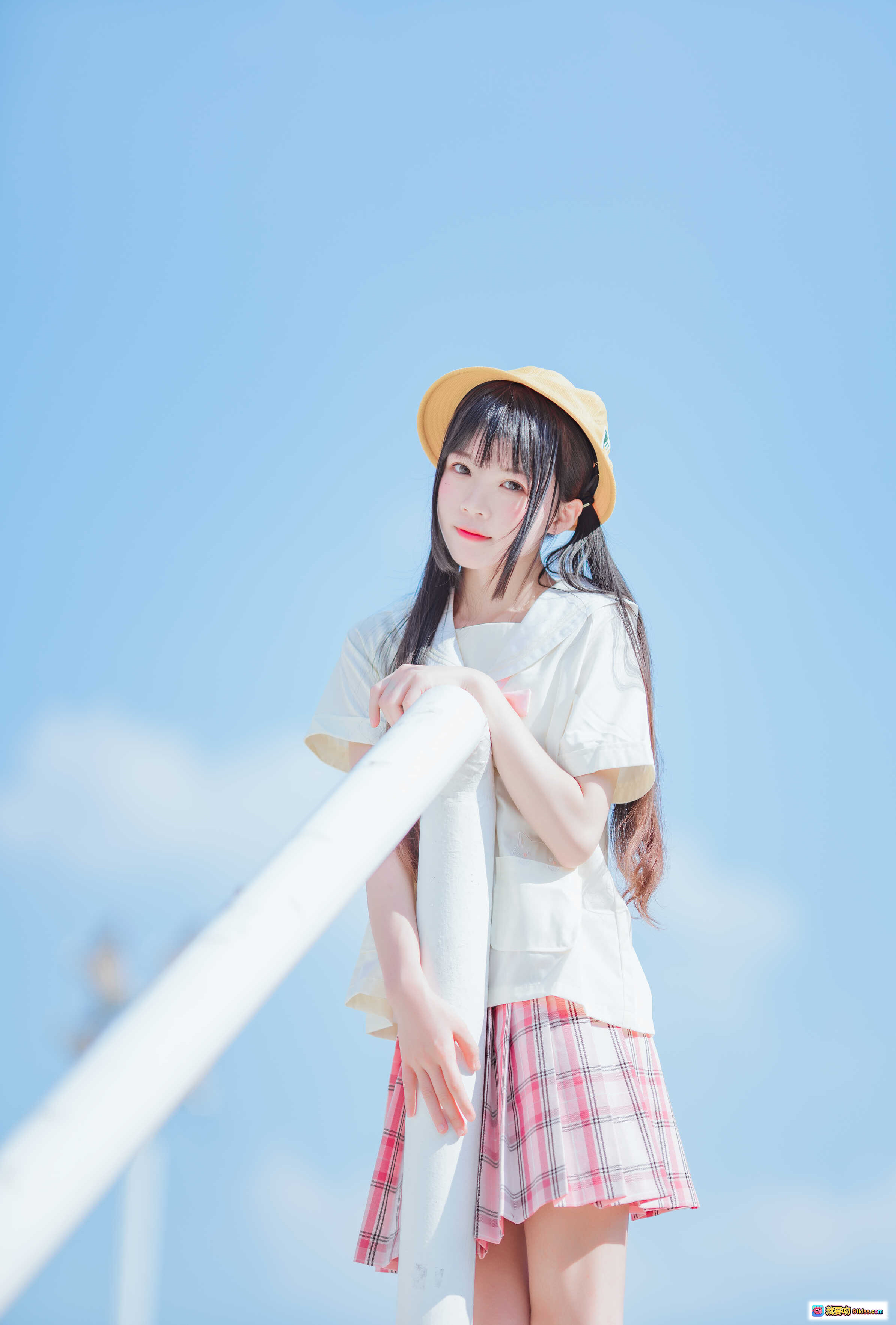 图片[8] - 桜桃喵052幼稚园写真集35P490MB 白色栏杆蓝天少女格裙清新日系风格美腿特写 - 就要吻