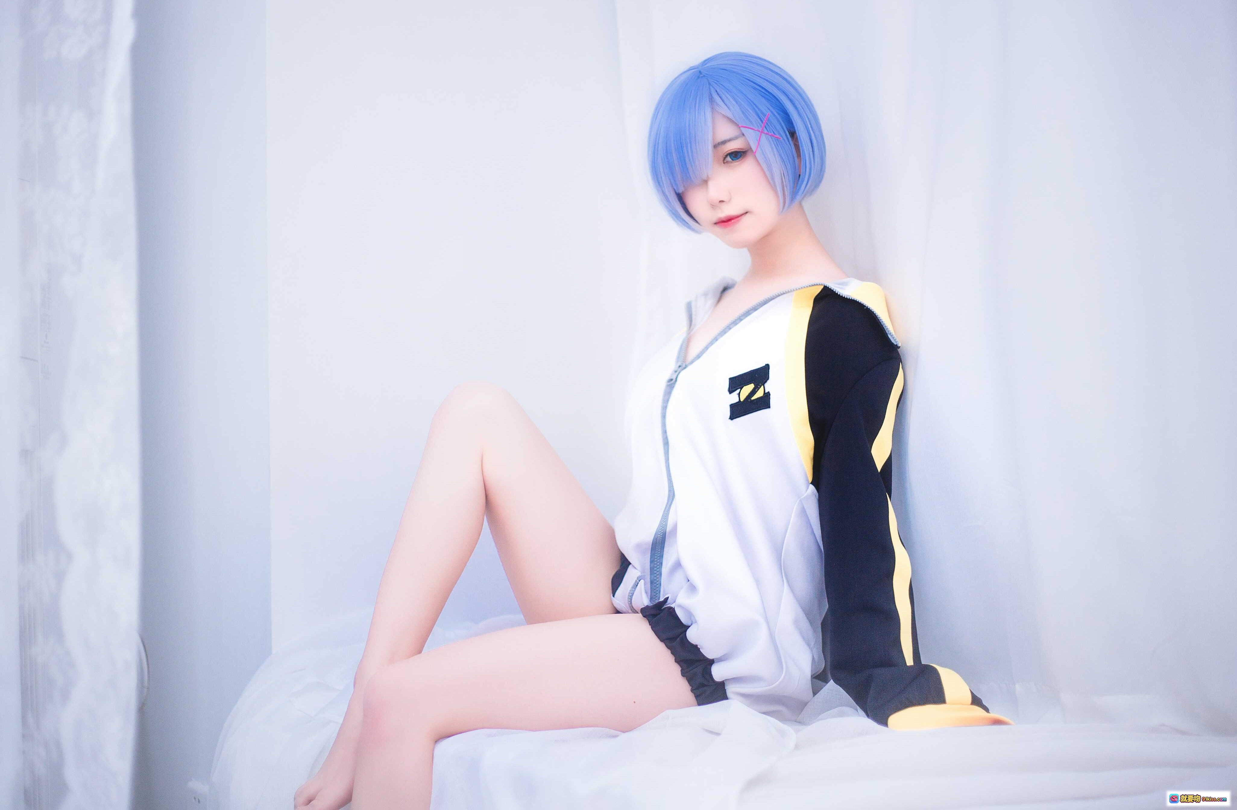 图片[2] - 芋圆侑子NO.004蕾姆运动服Cosplay写真 – 蓝发少女白纱背景清新甜美风 - 就要吻