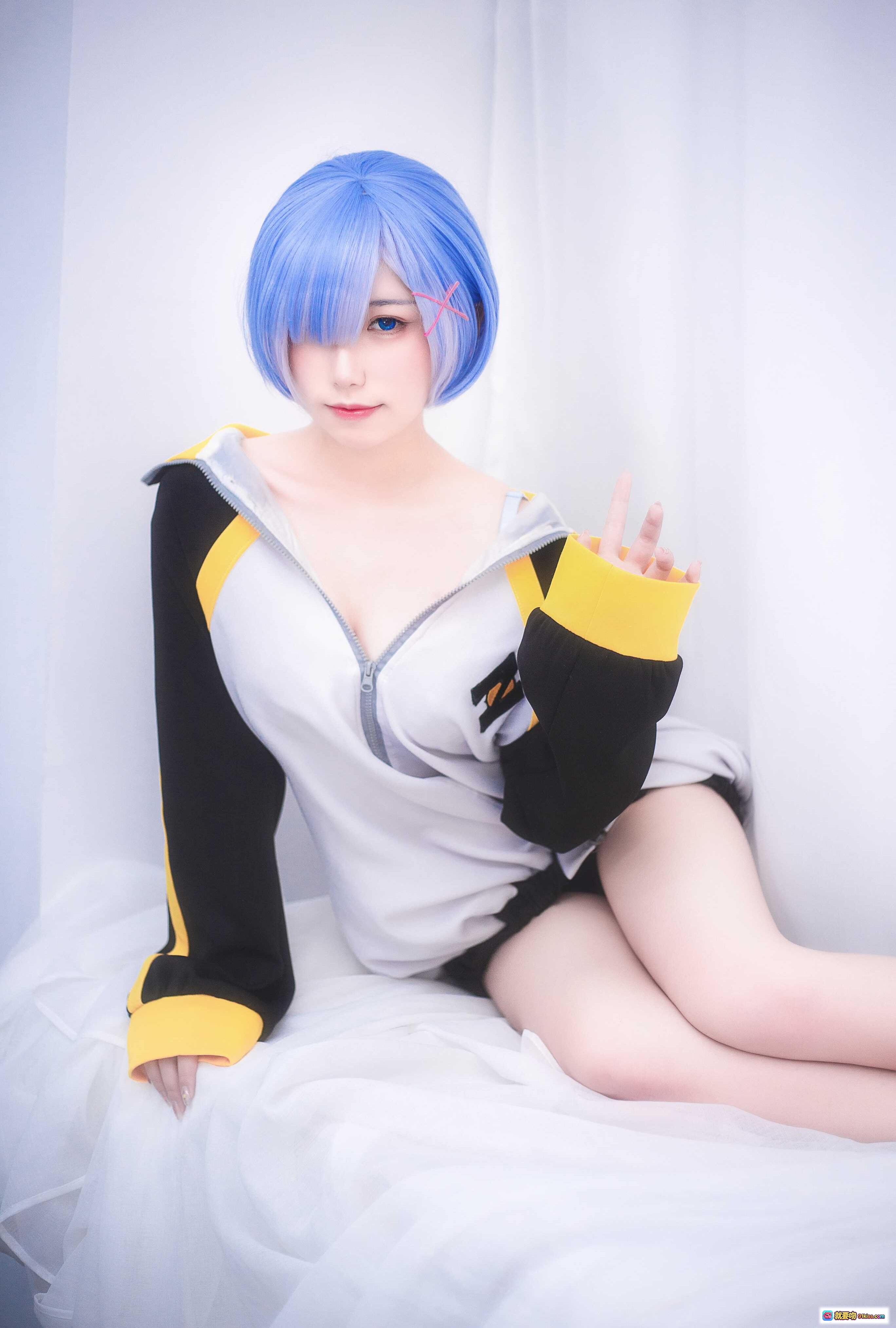 图片[7] - 芋圆侑子NO.004蕾姆运动服Cosplay写真 – 蓝发少女白纱背景清新甜美风 - 就要吻