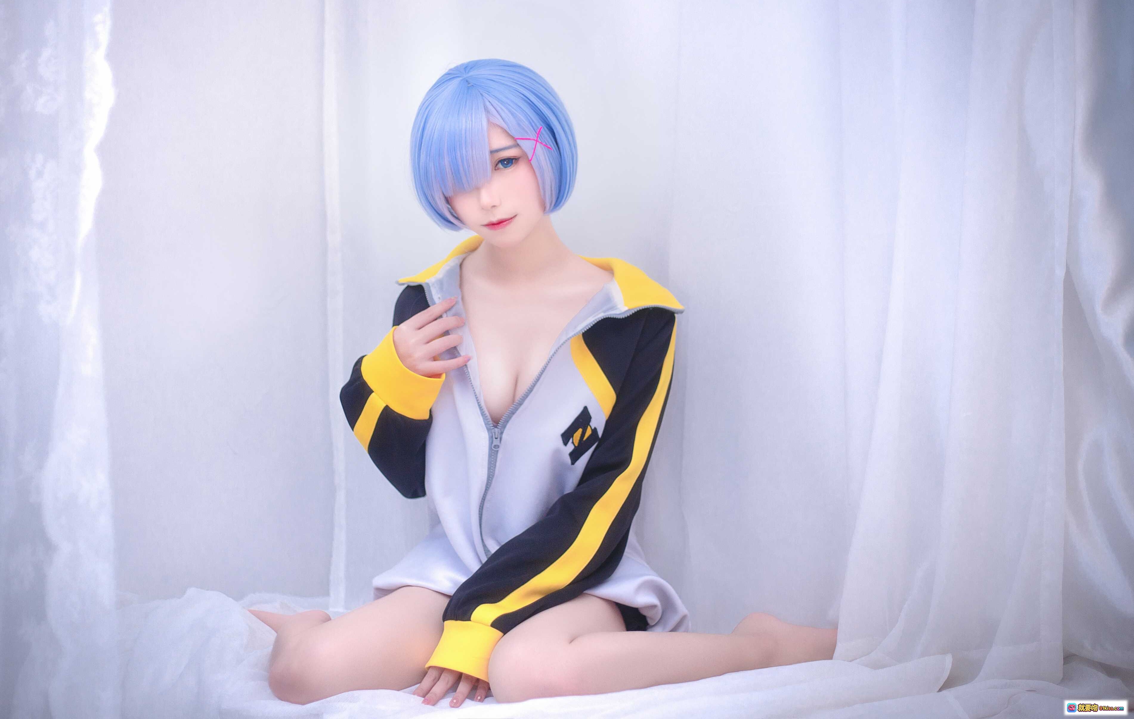 图片[4] - 芋圆侑子NO.004蕾姆运动服Cosplay写真 – 蓝发少女白纱背景清新甜美风 - 就要吻