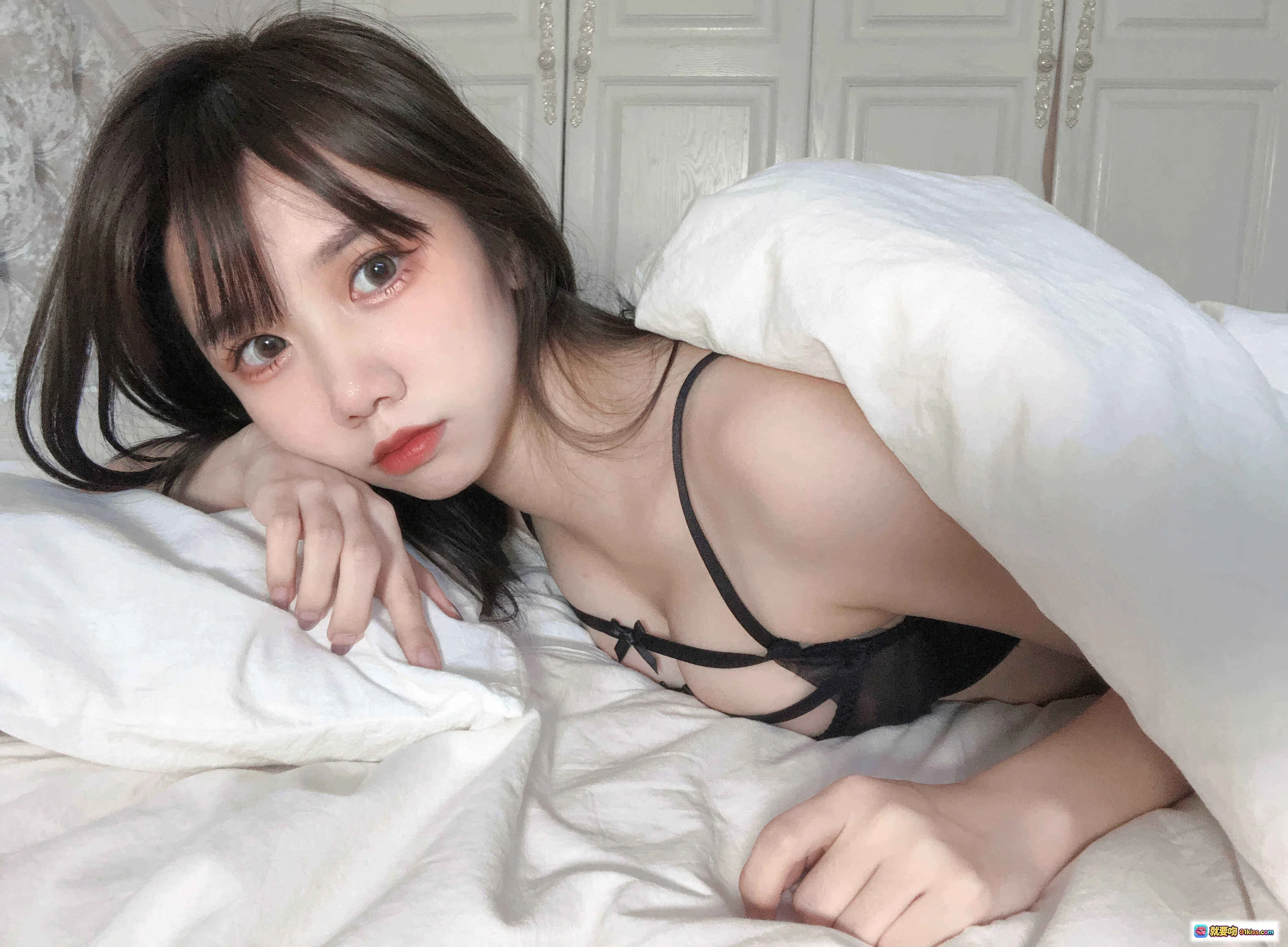 果咩酱w NO.012 男友视角私房写真｜黑蕾丝内衣床照｜温柔少女风｜高清35P大图 - 就要吻