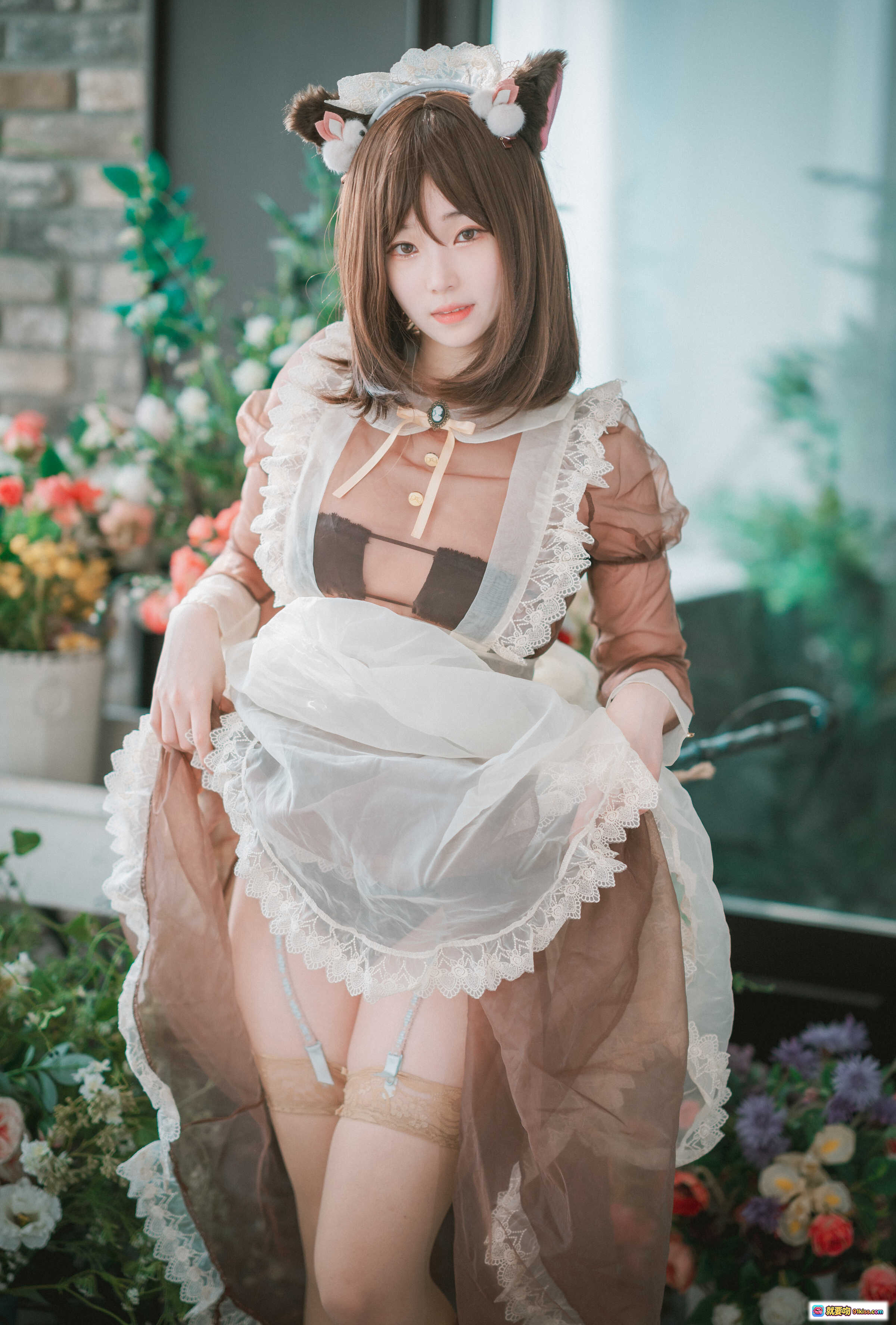 图片[5] - Bambi [DJAWA] Pure Marron 甜美兔耳女仆装蕾丝透视裙性感写真室内花丛背景优雅坐姿美臀特写 - 就要吻