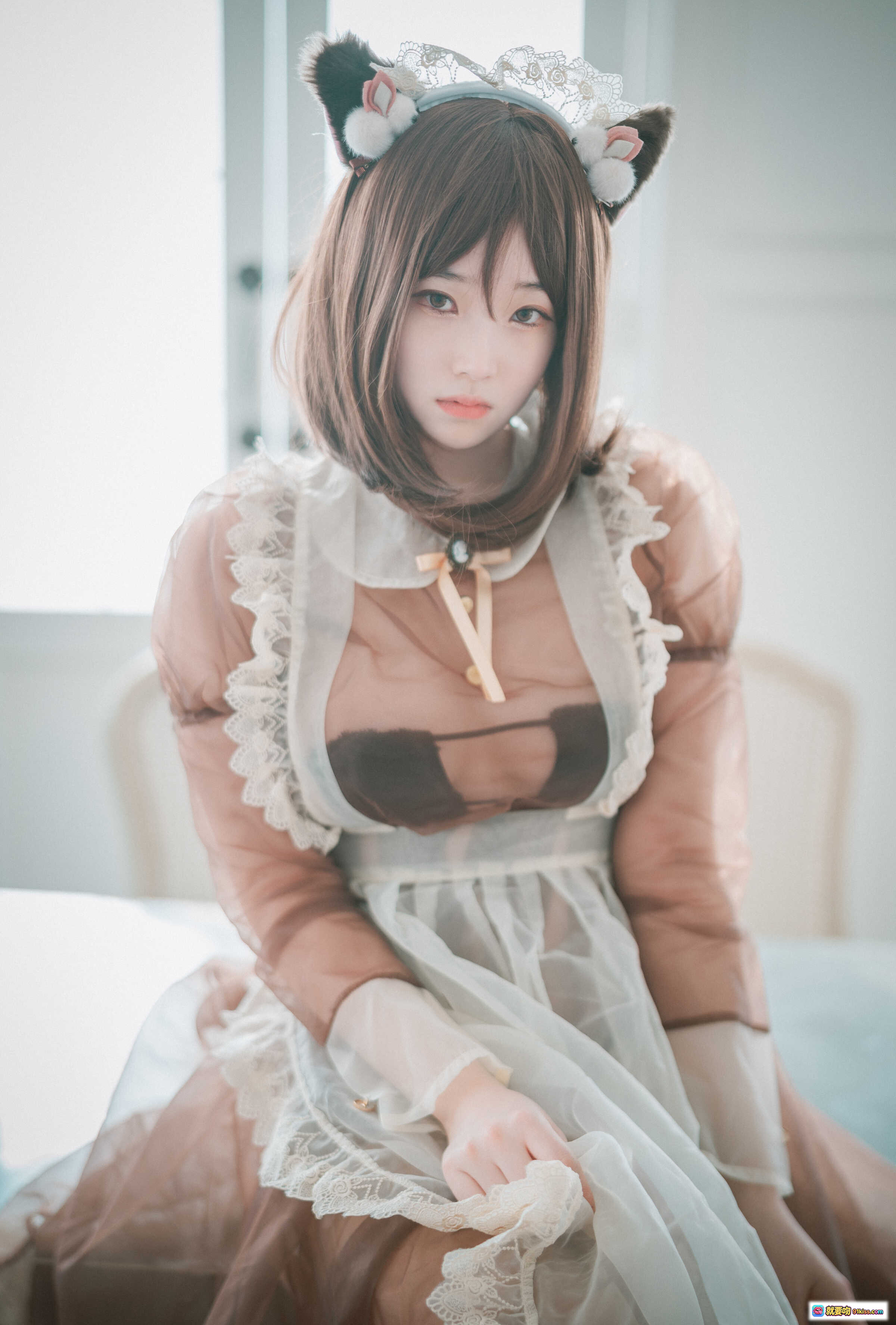 图片[2] - Bambi [DJAWA] Pure Marron 甜美兔耳女仆装蕾丝透视裙性感写真室内花丛背景优雅坐姿美臀特写 - 就要吻