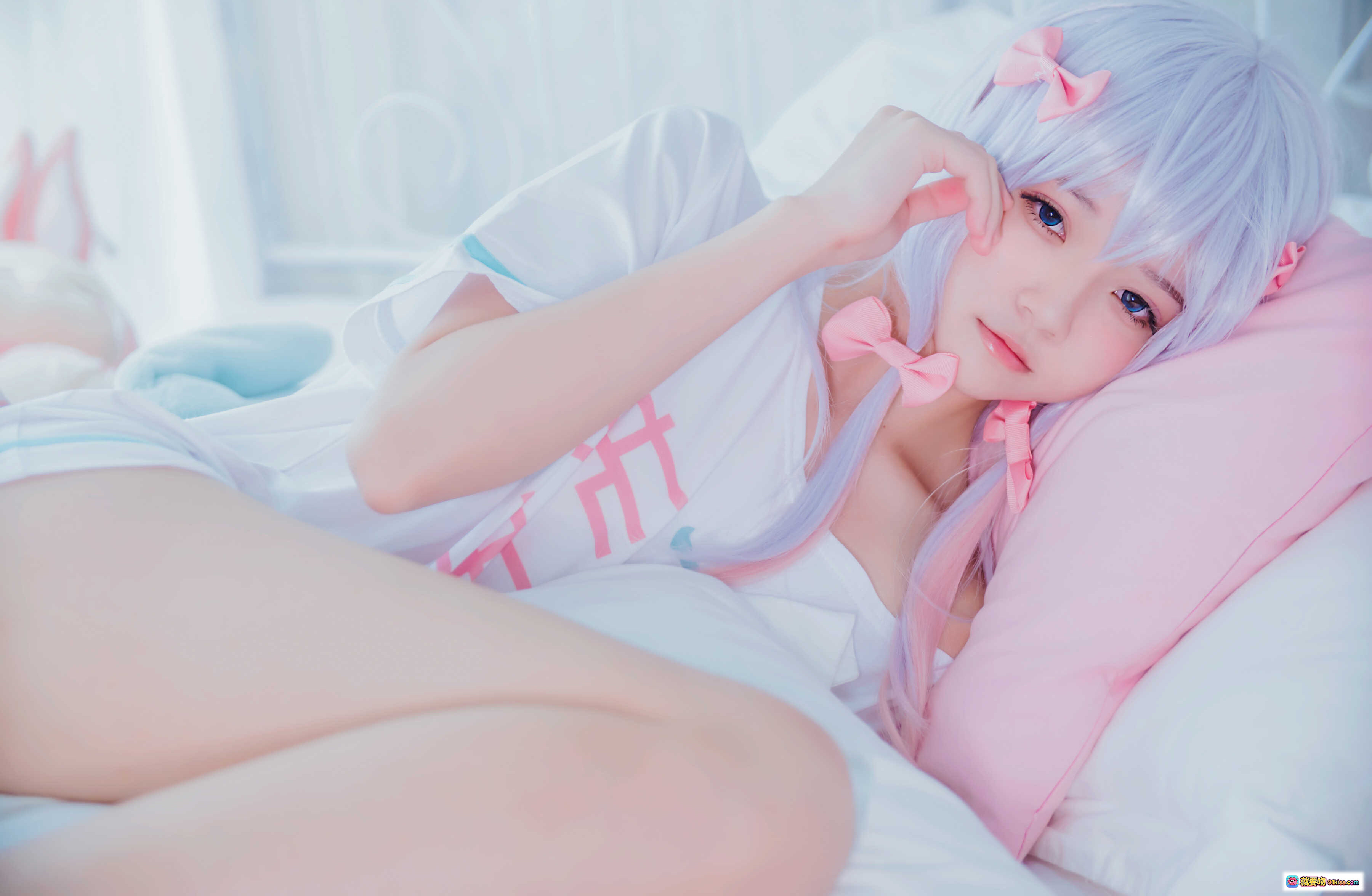 图片[2] - 桜桃喵027纱雾COS写真 | 白发粉蝶结少女 | 病娇风居家私房照 | 54P高清图集 - 就要吻