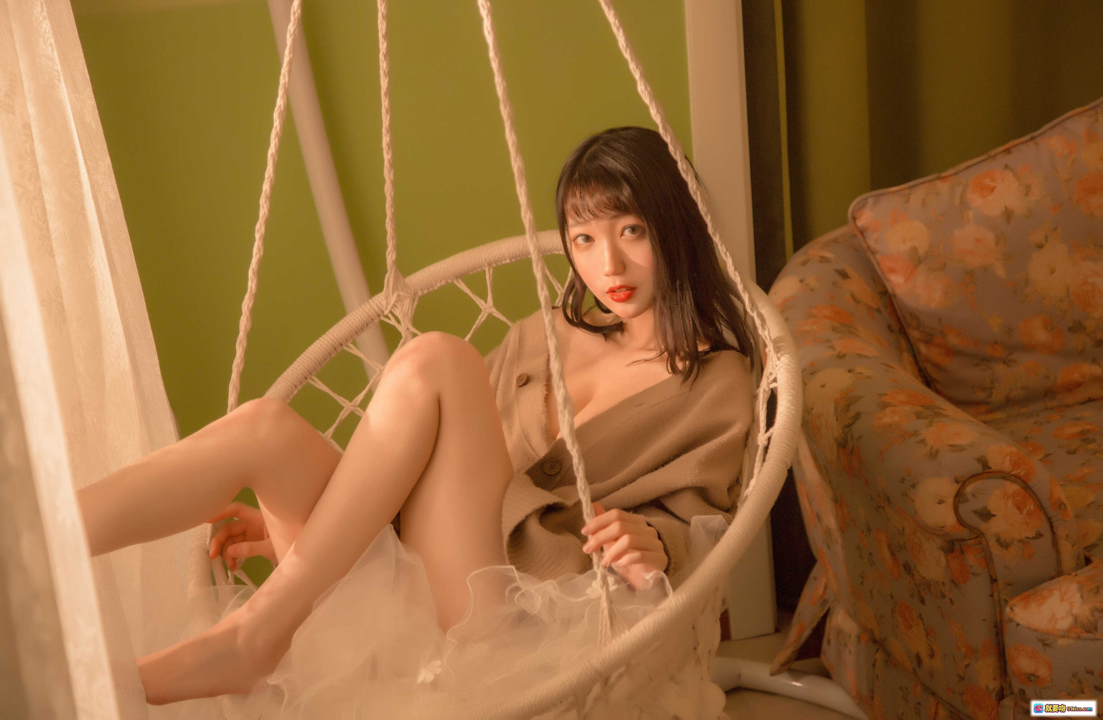 图片[7] - 周叽可爱兔兔NO.008复古毛衣写真 16P高清美腿吊椅私房照 温柔少女风朦胧光影氛围感 - 就要吻