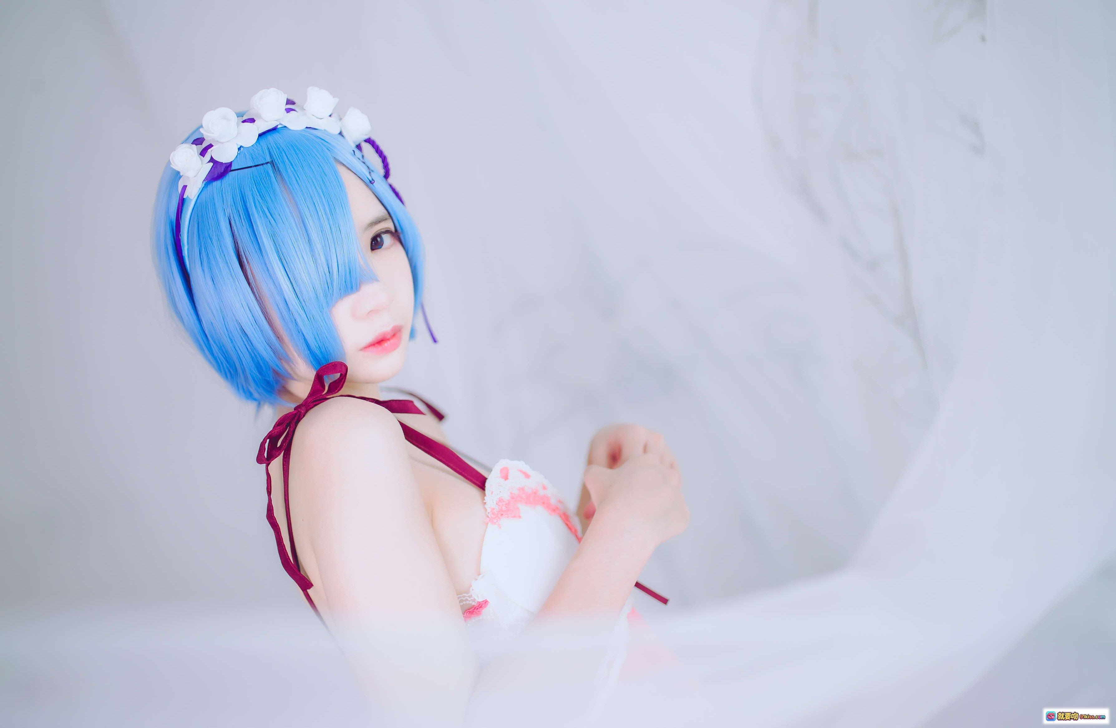 疯猫ss NO.067 蕾姆 Cosplay写真 42P 227MB 蓝发花环 白裙红带 甜美少女风 高清摄影 精美图集 - 就要吻