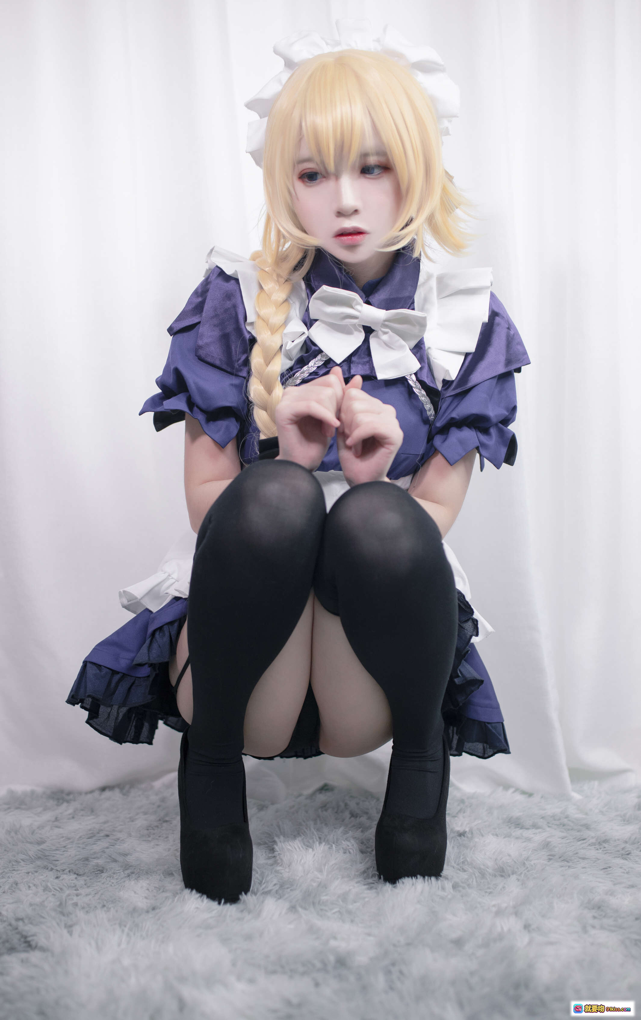 图片[5] - 疯猫ss NO.054 贞德女仆cos写真 黑丝高跟 紫白女仆装 金发麻花辫 躺卧毛毯 20P高清图集 - 就要吻