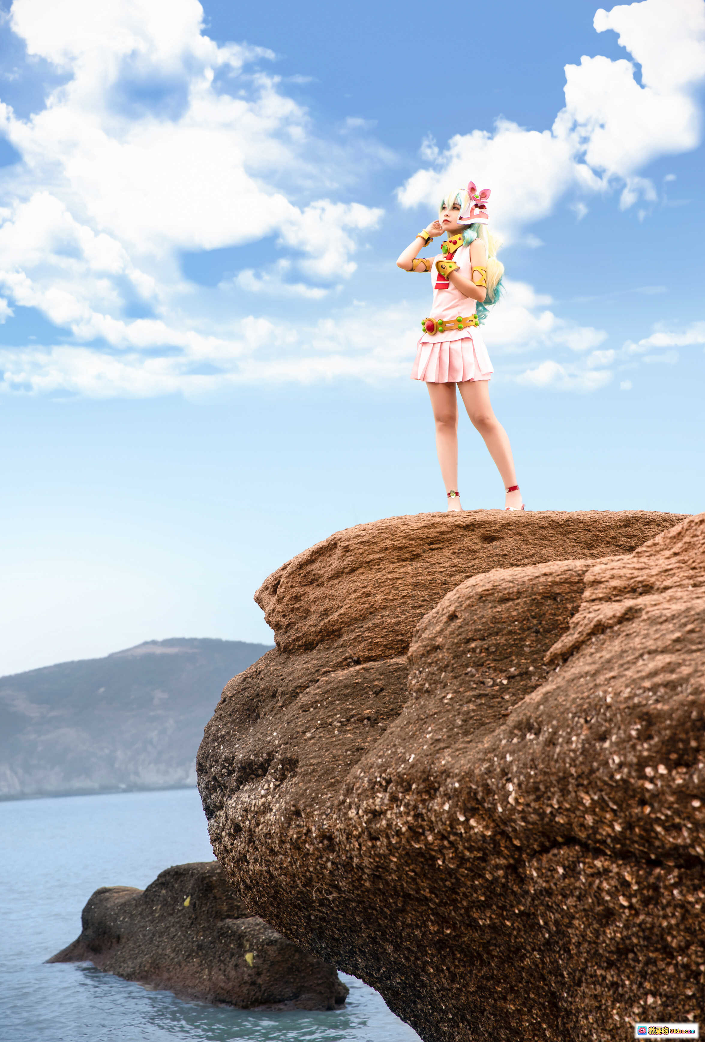 图片[7] - G44不会受伤 NO.026 尼娅 cosplay 海边岩石场景 粉色系服装 彩虹长发 红色高跟鞋 自然风光 摄影写真 30P高清图集 - 就要吻