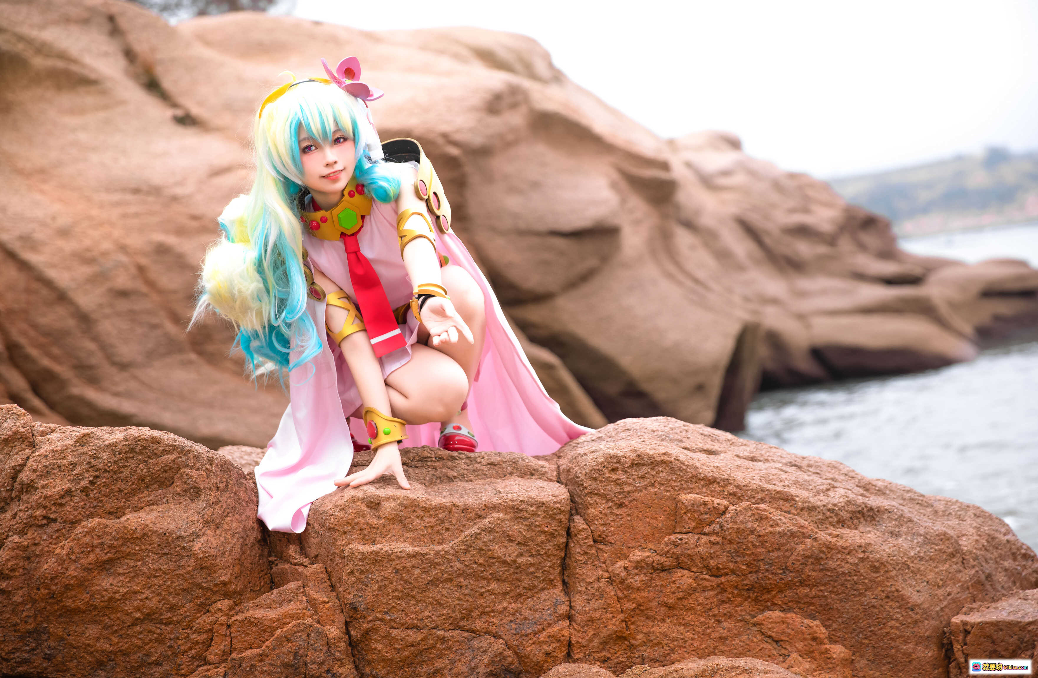 图片[10] - G44不会受伤 NO.026 尼娅 cosplay 海边岩石场景 粉色系服装 彩虹长发 红色高跟鞋 自然风光 摄影写真 30P高清图集 - 就要吻