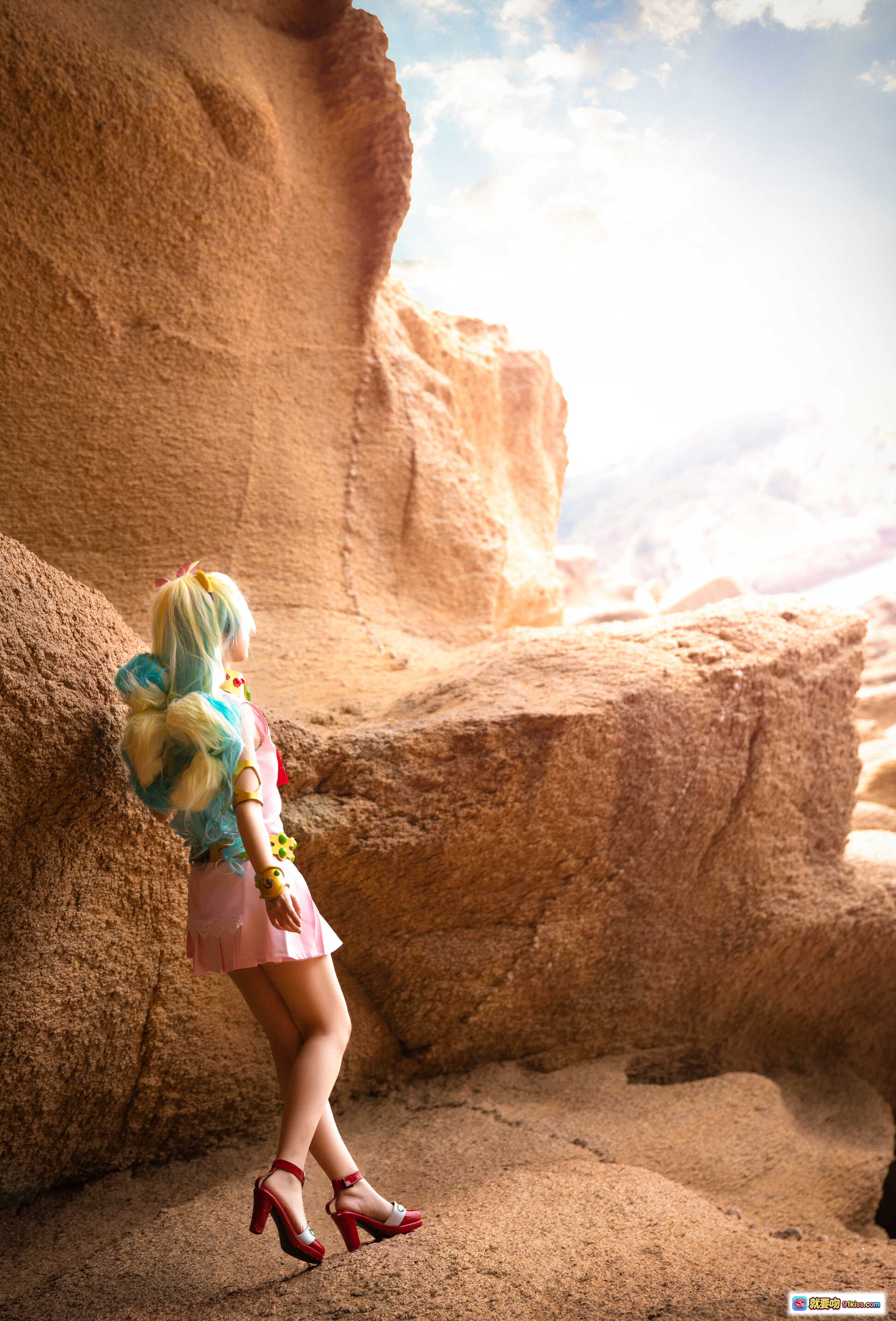 图片[8] - G44不会受伤 NO.026 尼娅 cosplay 海边岩石场景 粉色系服装 彩虹长发 红色高跟鞋 自然风光 摄影写真 30P高清图集 - 就要吻