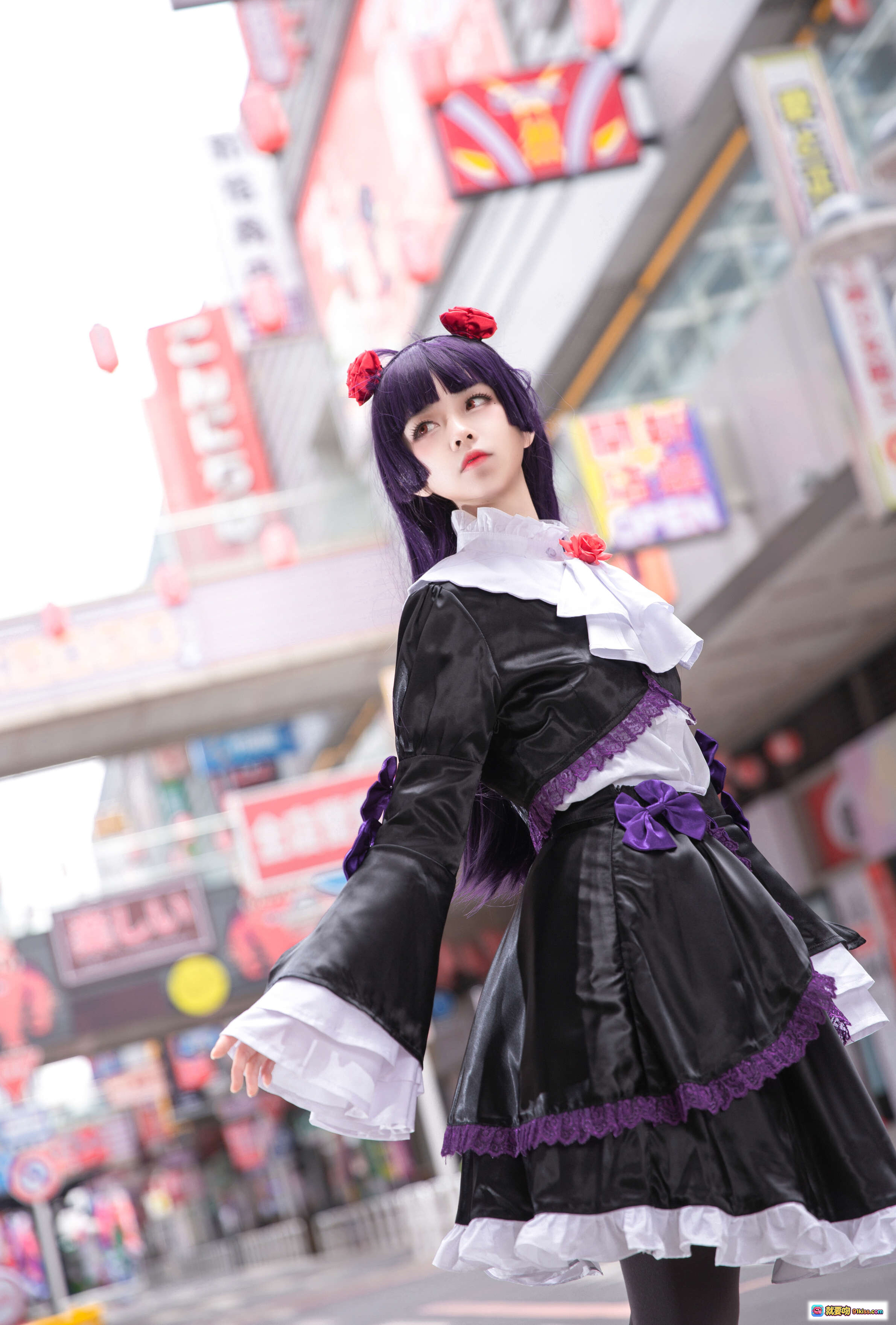 图片[5] - 黑猫cosplay写真 | 优雅哥特风女仆装 | 紫发红饰街头拍摄 | 日系动漫角色还原 | 高清21P美图集 - 就要吻