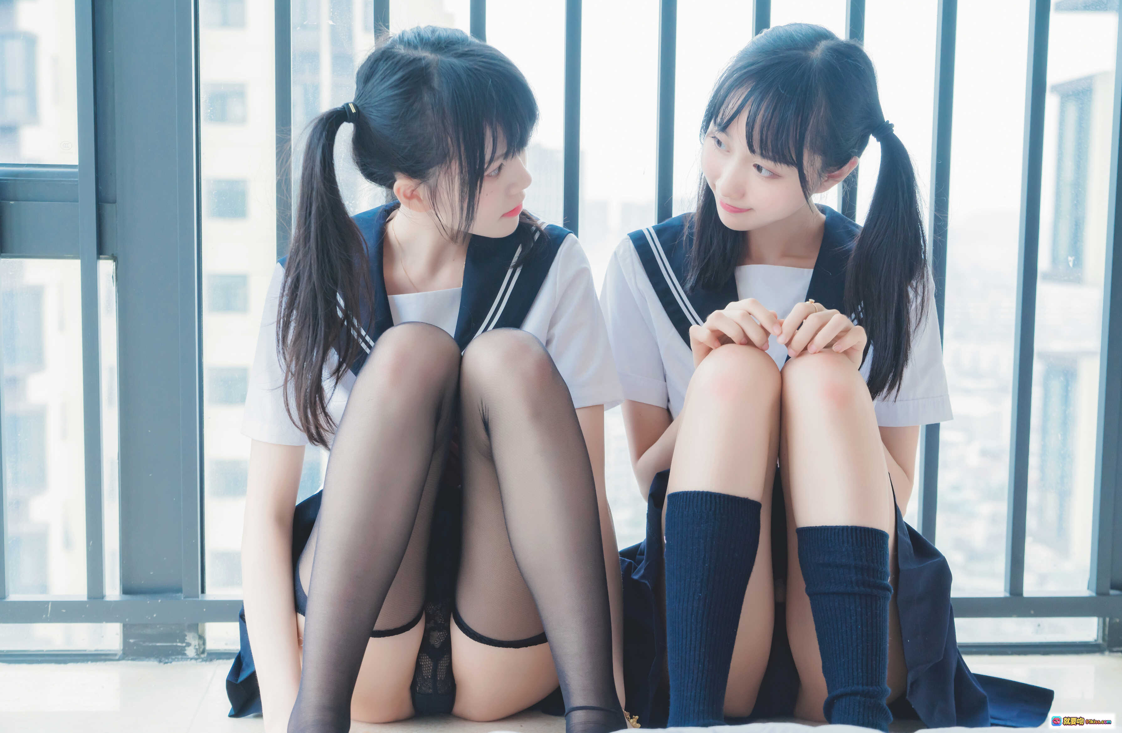 图片[3] - 桜桃喵067制服双人写真｜水手服少女亲密互动｜清新日系风格｜高清38P图集 - 就要吻