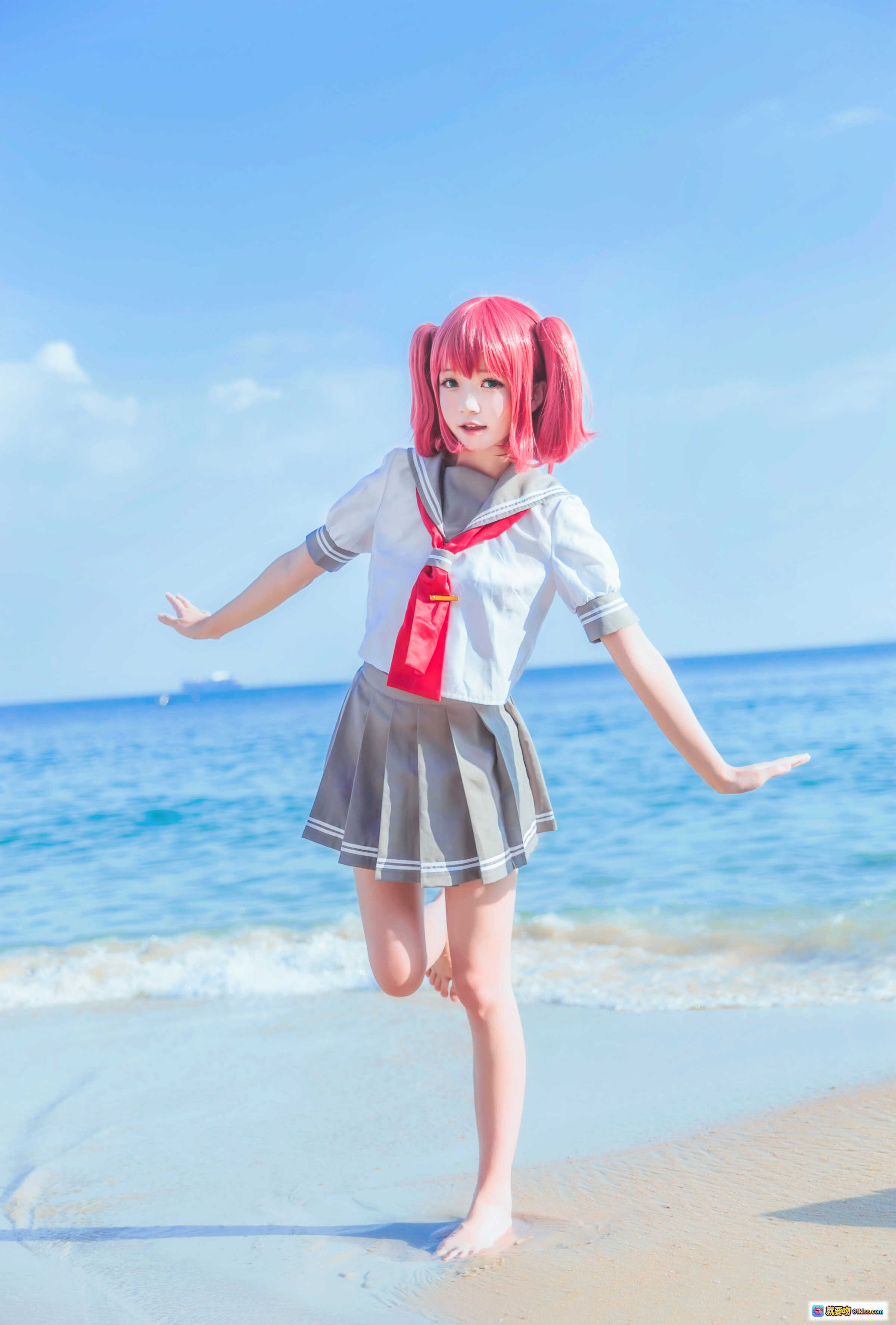 桜桃喵068露比cosplay海滩写真 粉发双马尾水手服少女阳光沙滩清新自然风 - 就要吻