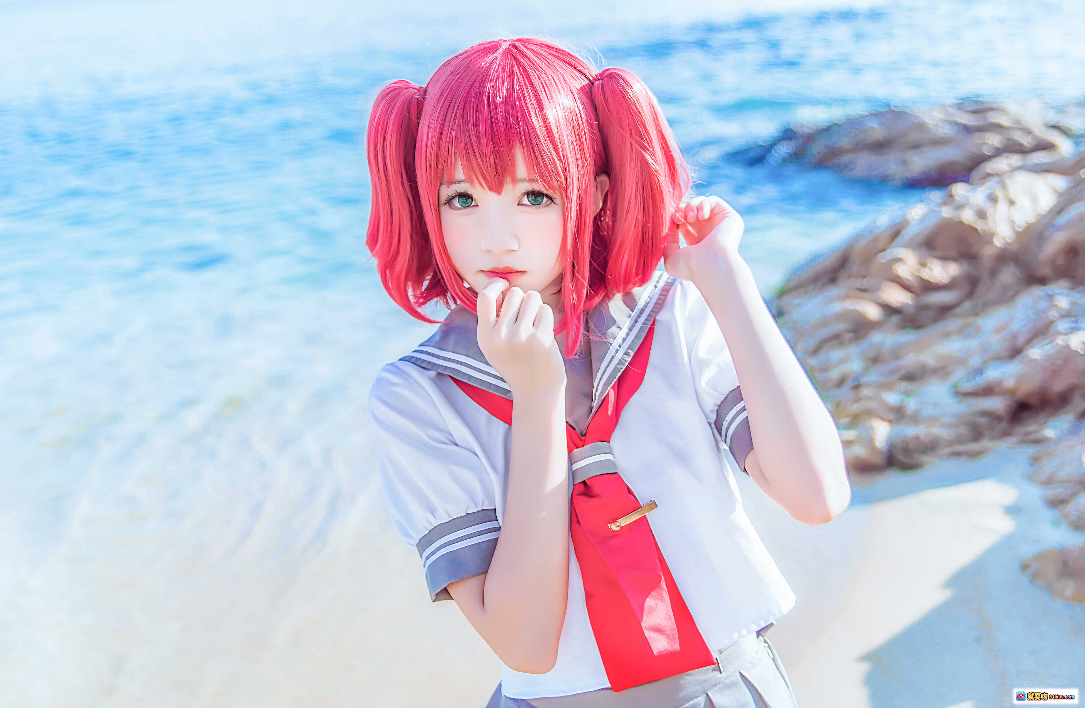 图片[9] - 桜桃喵068露比cosplay海滩写真 粉发双马尾水手服少女阳光沙滩清新自然风 - 就要吻