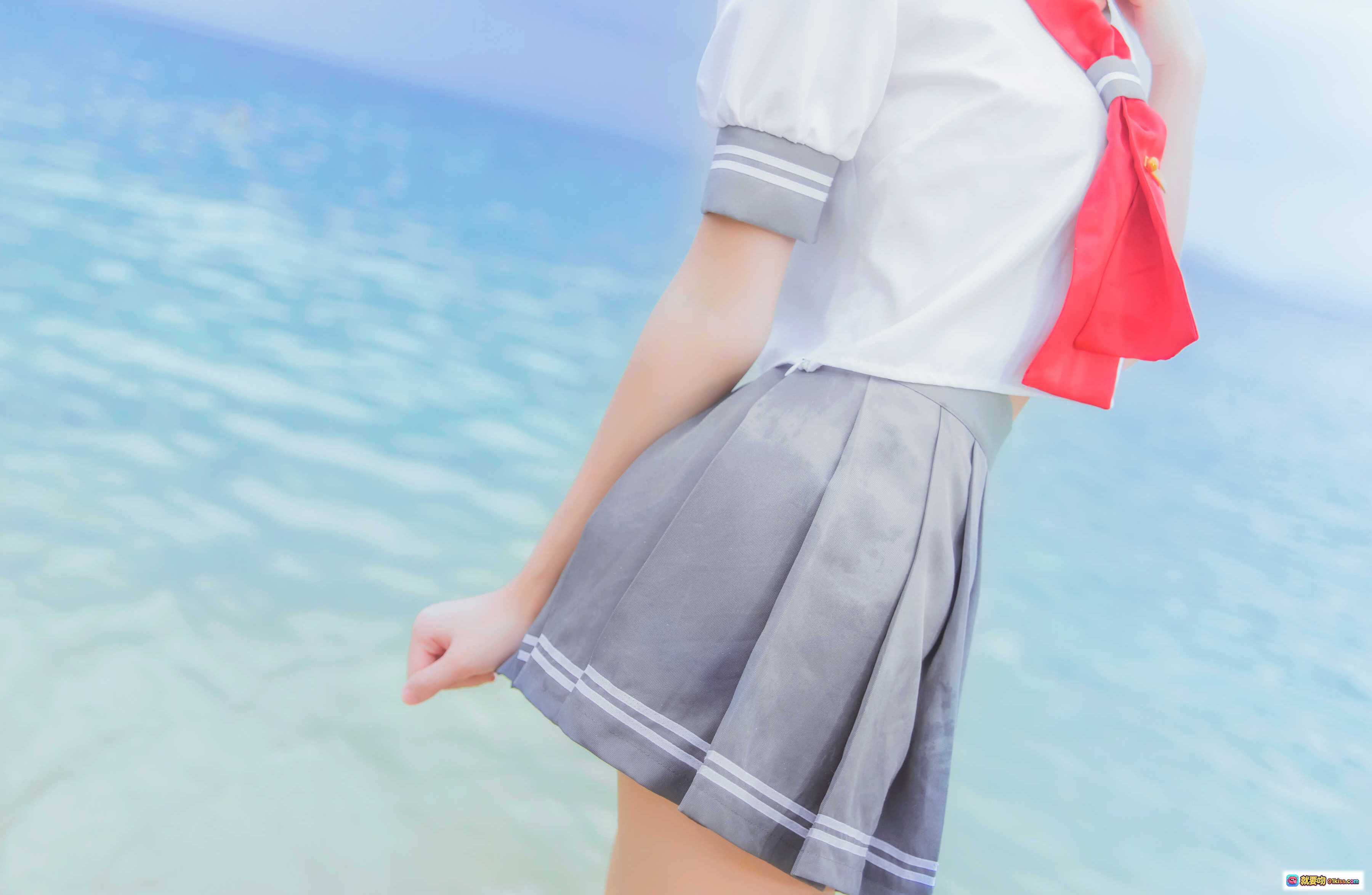 图片[8] - 桜桃喵068露比cosplay海滩写真 粉发双马尾水手服少女阳光沙滩清新自然风 - 就要吻
