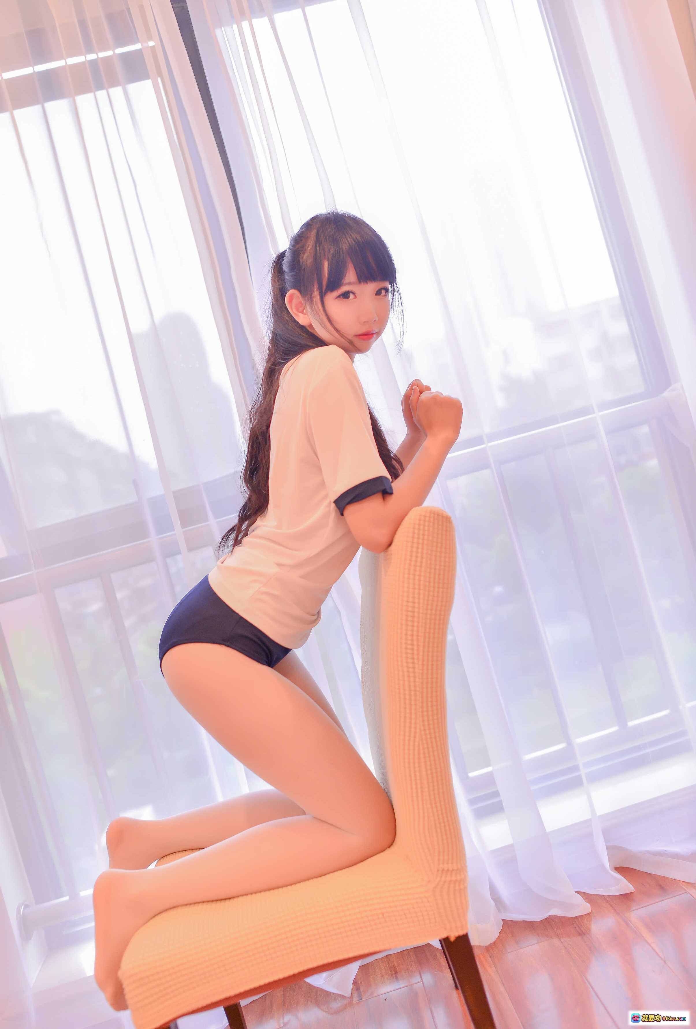 雪琪SAMA NO.020 体操服写真 甜美少女 窗边椅拍 清新自然 光影柔美 17P高清图集 - 就要吻