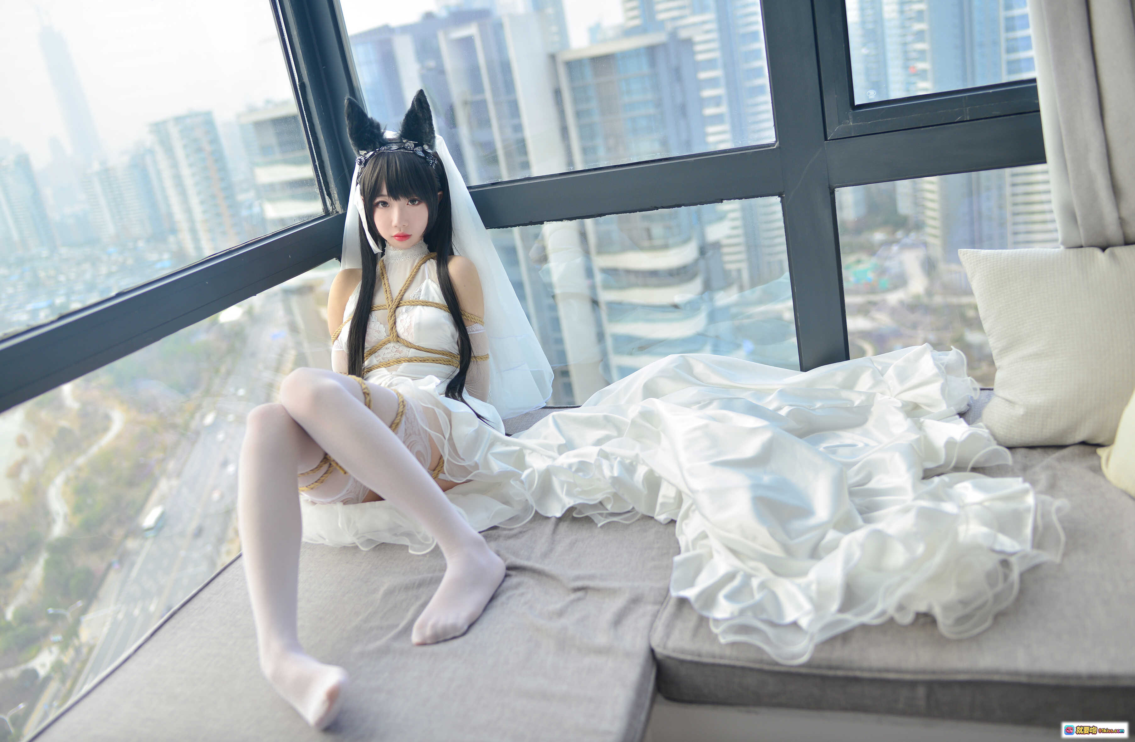 雪琪SAMA NO.003 爱宕婚纱Cosplay 白色蕾丝猫耳新娘装 高楼窗边写真 38P高清图集 - 就要吻