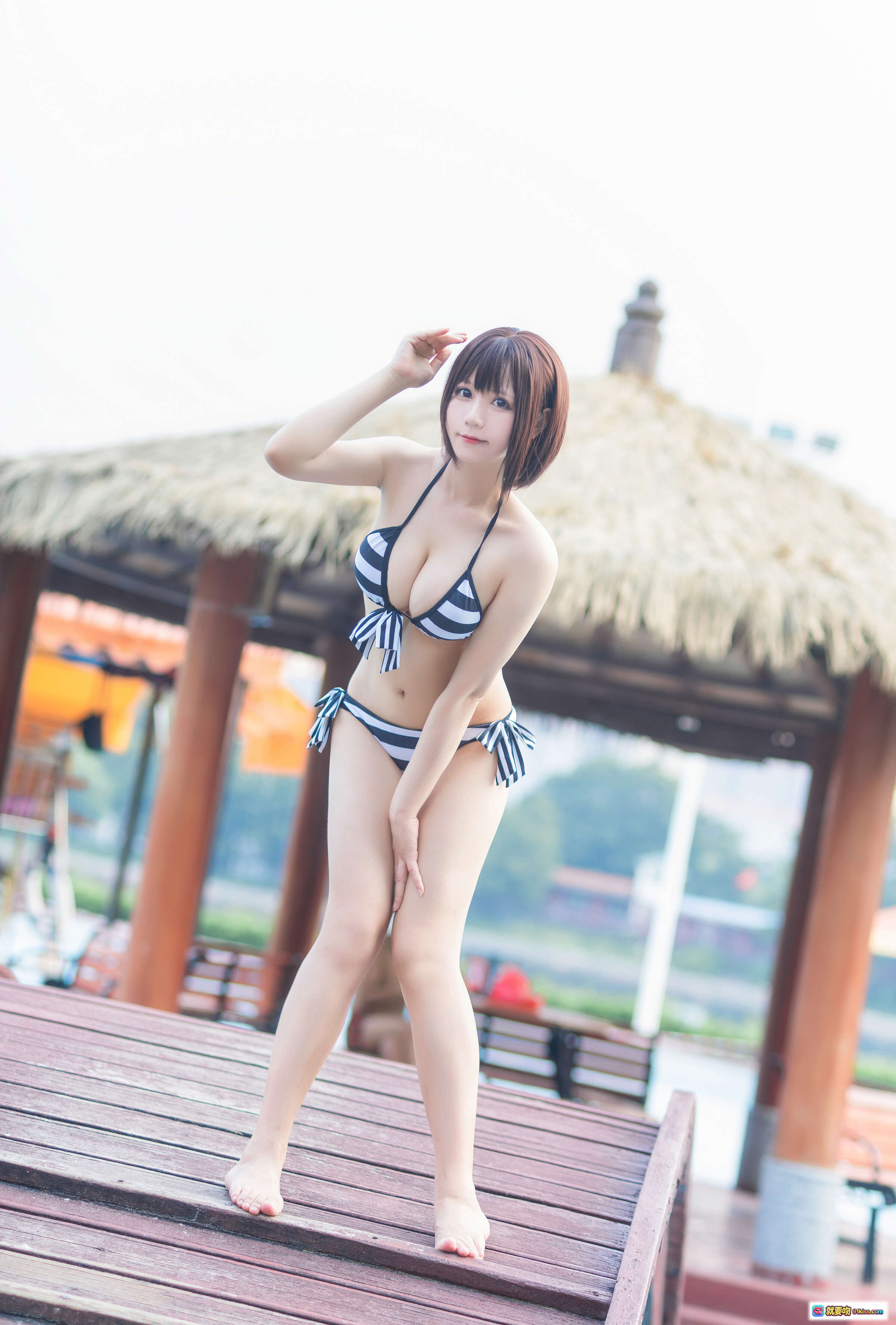 图片[9] - 疯猫ss NO.021 加藤惠泳装写真 | 条纹比基尼美女泳池边性感姿势 | 11P高清图集 - 就要吻