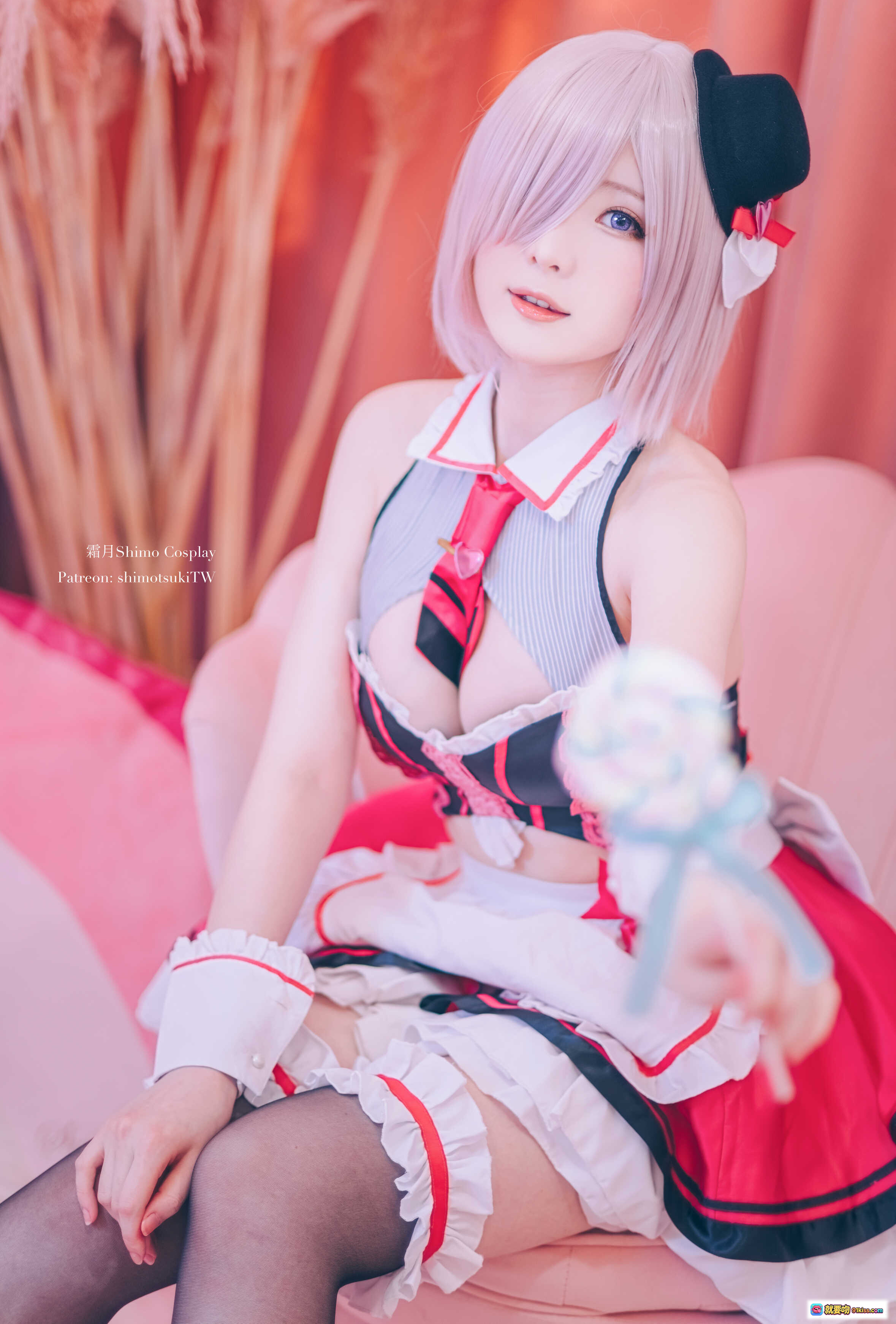 图片[9] - 霜月Shimo Cosplay甜心女仆装粉色下午茶场景写真 – 精致蛋糕甜点环绕 柔光梦幻氛围 15P高清图集 - 就要吻