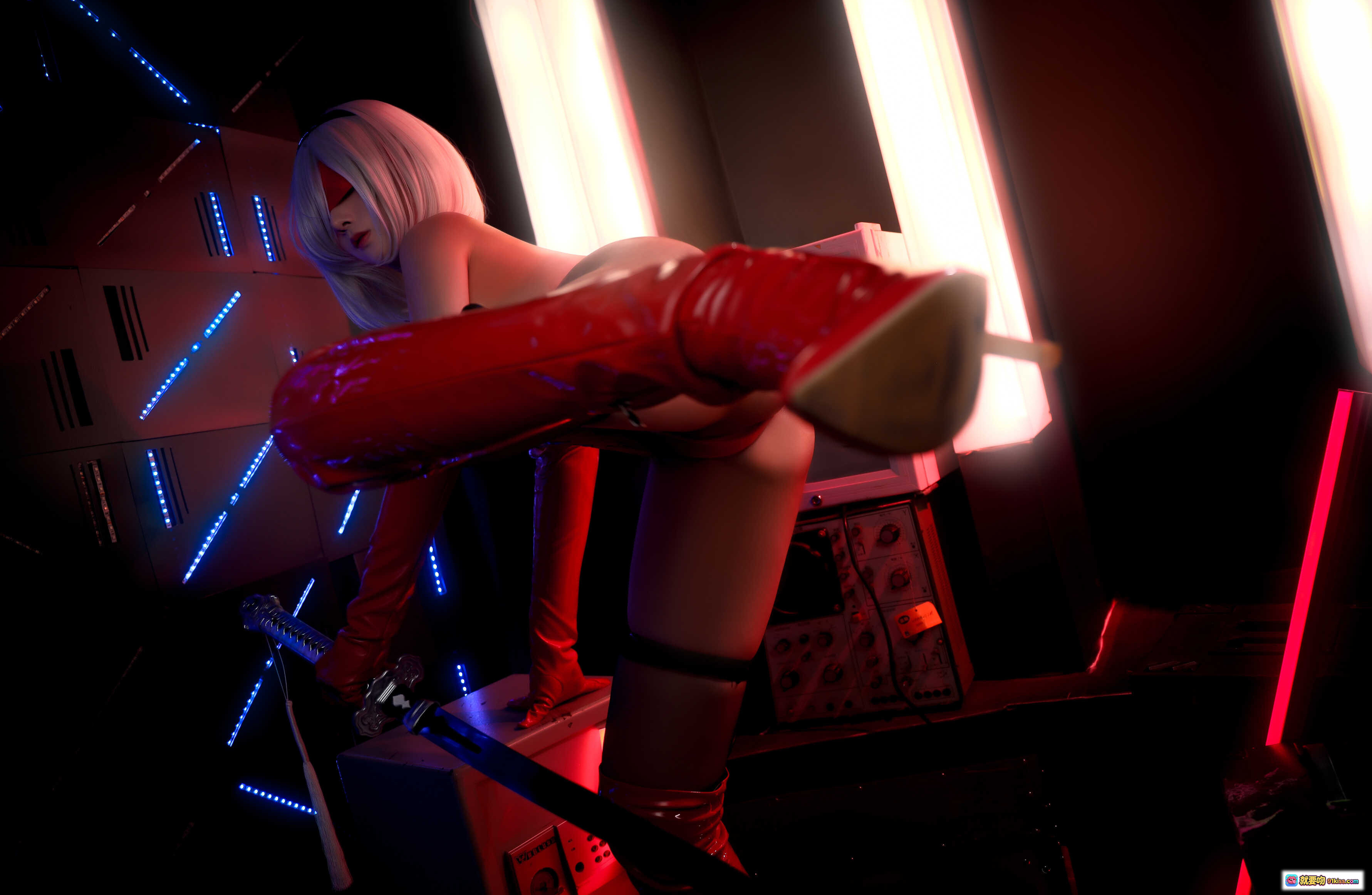 图片[5] - 念念_D NO.001 2B红色同人写真｜赛博朋克风｜红黑配色｜蕾丝内衣｜长手套｜霓虹灯光｜高清20P美图 - 就要吻