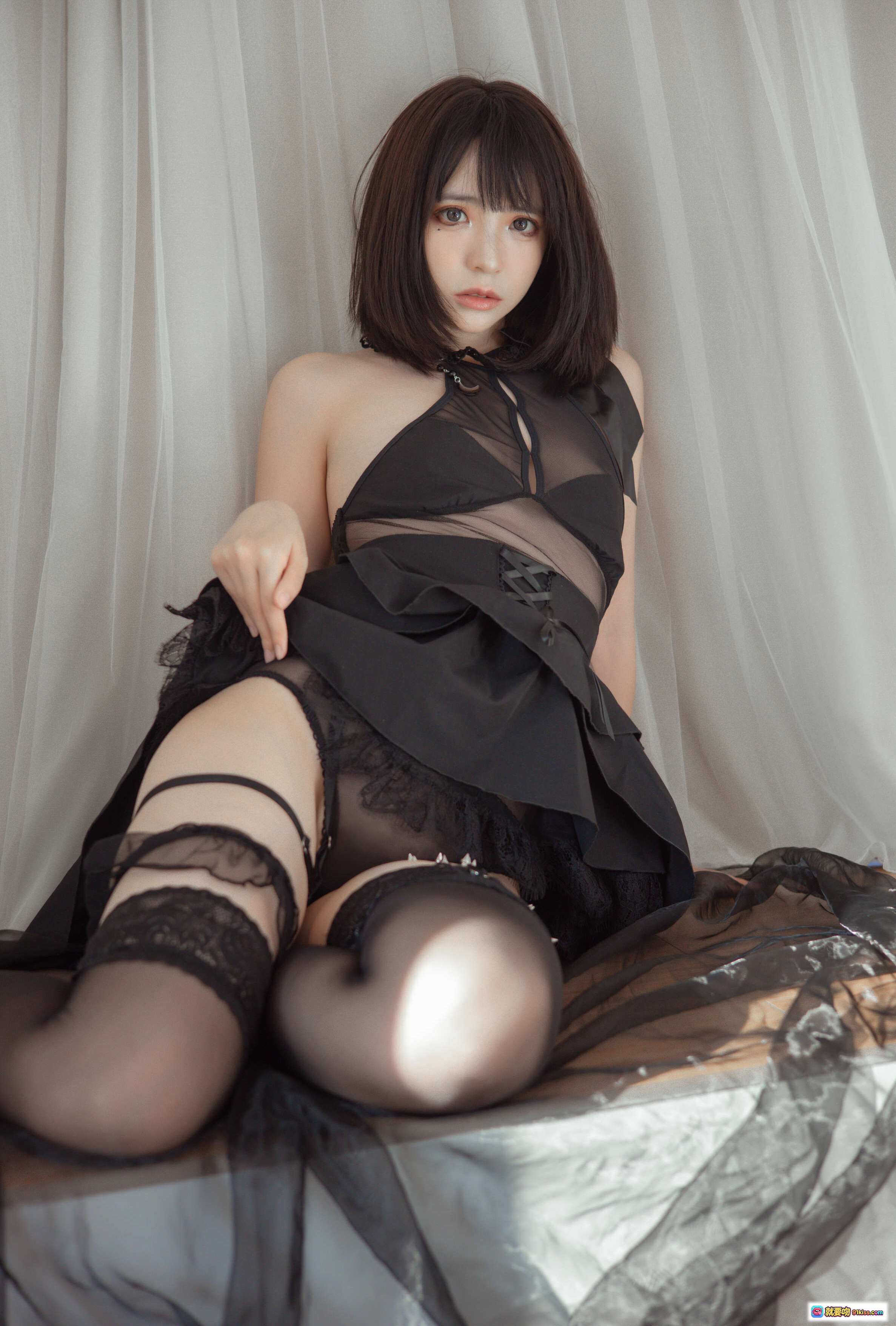 图片[4] - 疯猫ss NO.109 民宿黑裙写真 40P黑丝美腿蕾丝吊袜带性感私房摄影 - 就要吻