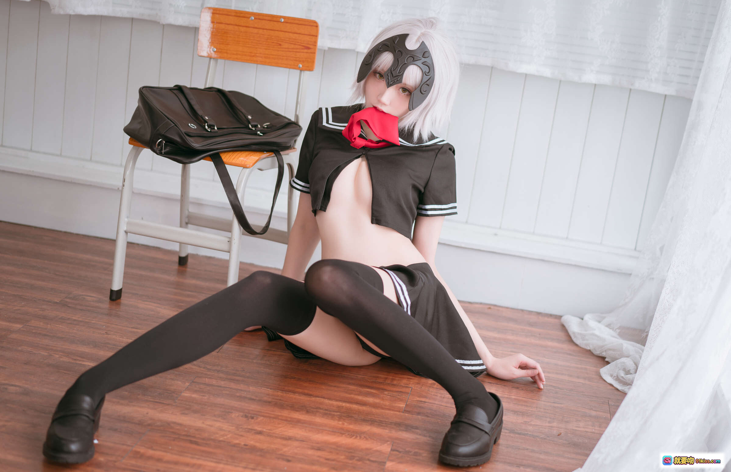 图片[5] - 瓜希酱NO.012黑贞德cos校服写真 黑色水手服红领结过膝袜教室坐姿美腿性感私房照 - 就要吻