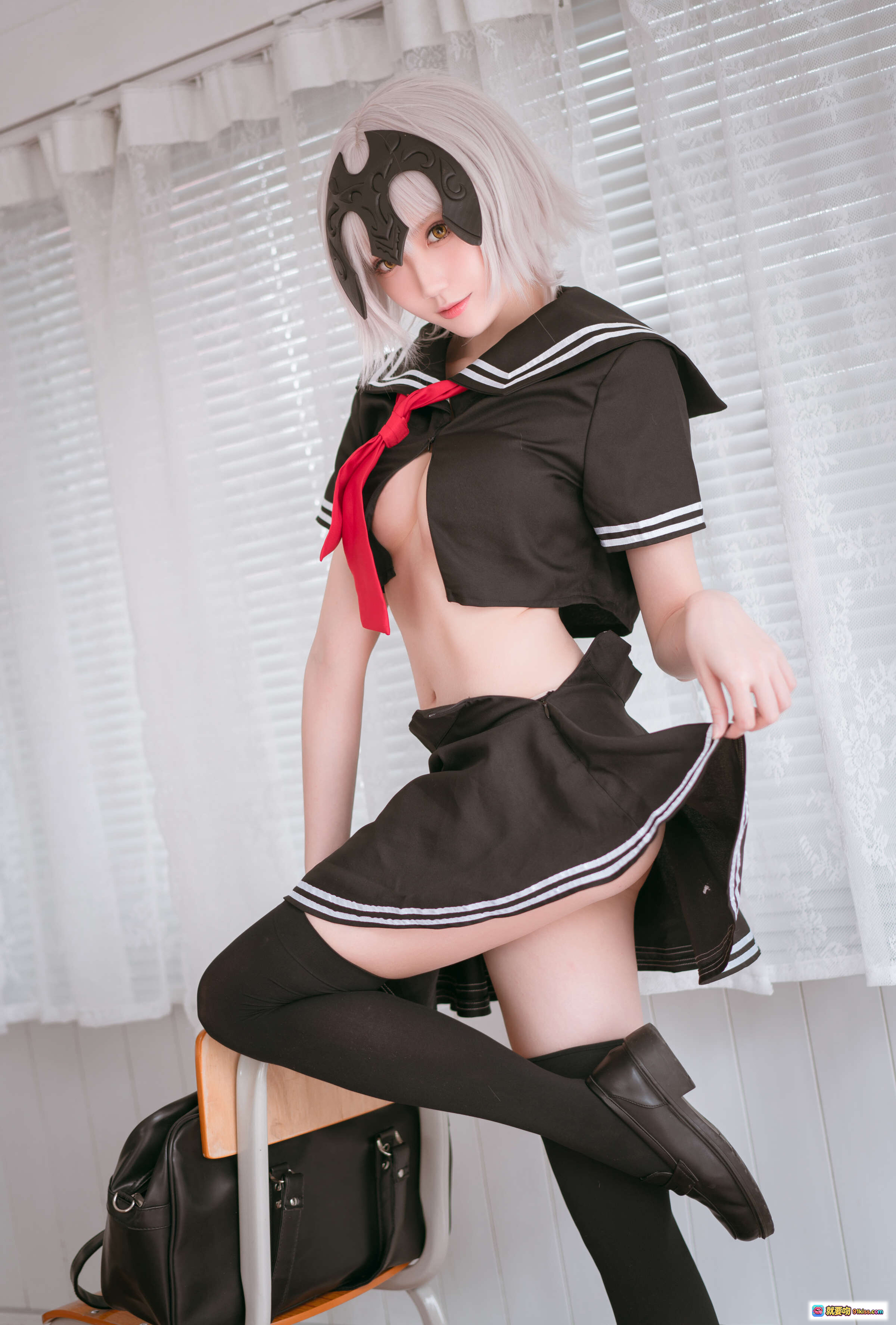 图片[7] - 瓜希酱NO.012黑贞德cos校服写真 黑色水手服红领结过膝袜教室坐姿美腿性感私房照 - 就要吻