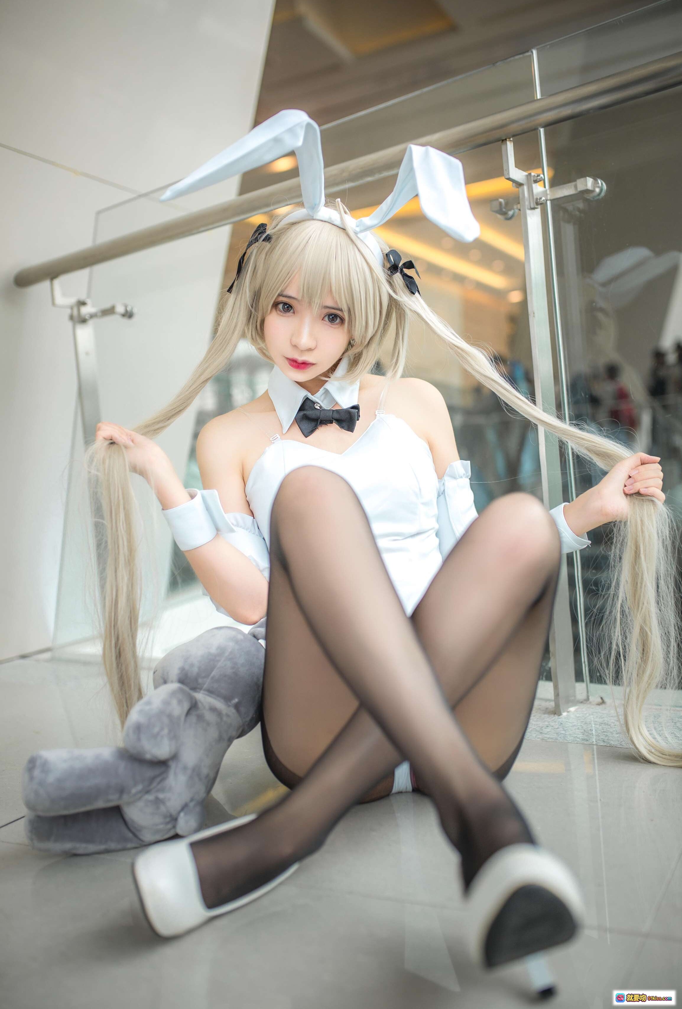 图片[1] - 疯猫ss NO.090 穹妹兔女郎cosplay 白色制服黑丝美腿 双马尾兔耳萌系写真 13P高清图集 - 就要吻