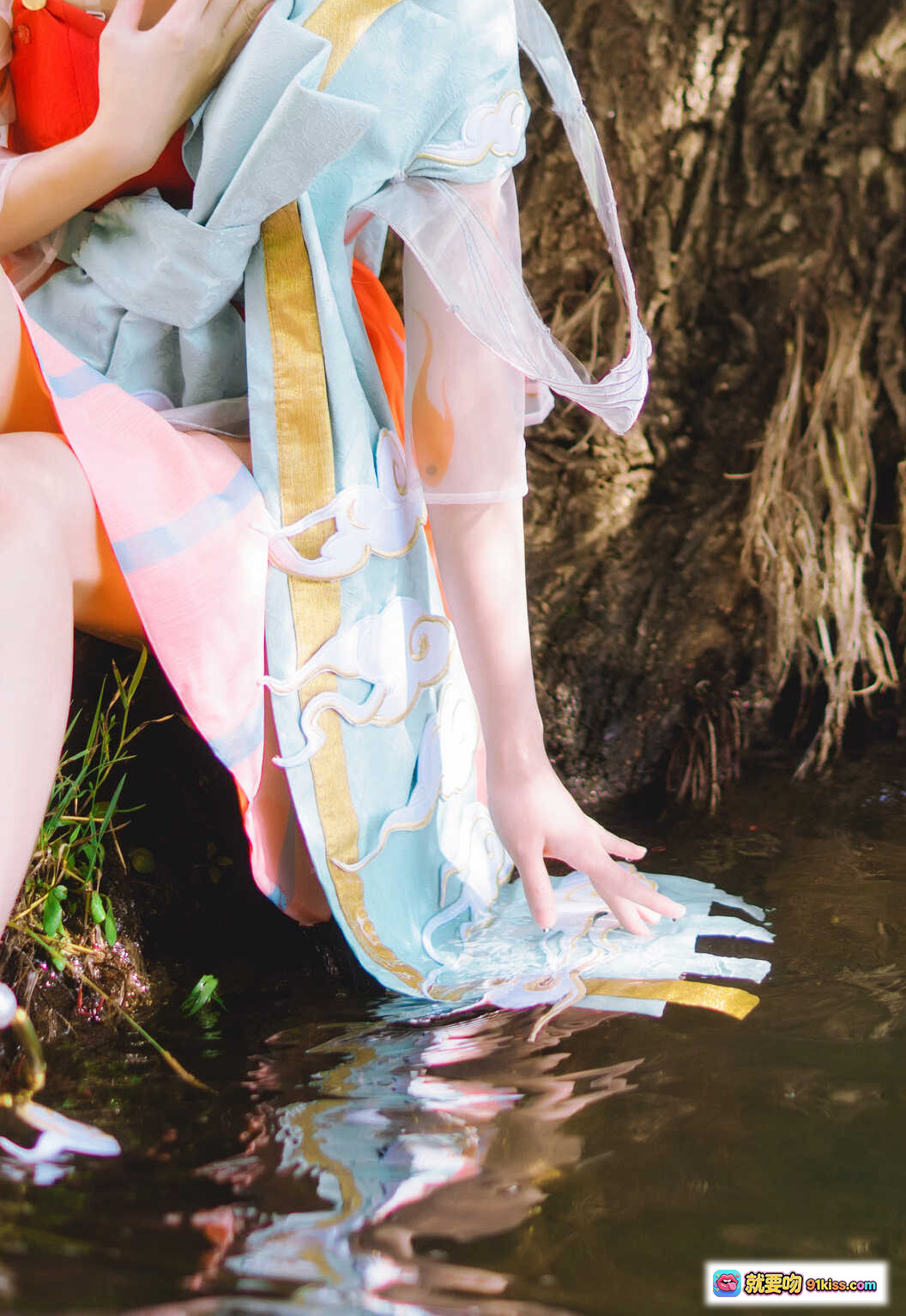 图片[2] - 桜桃喵古风汉服写真·水边轻触涟漪·仙气飘逸裙摆·小鹿主题37P高清图集 - 就要吻