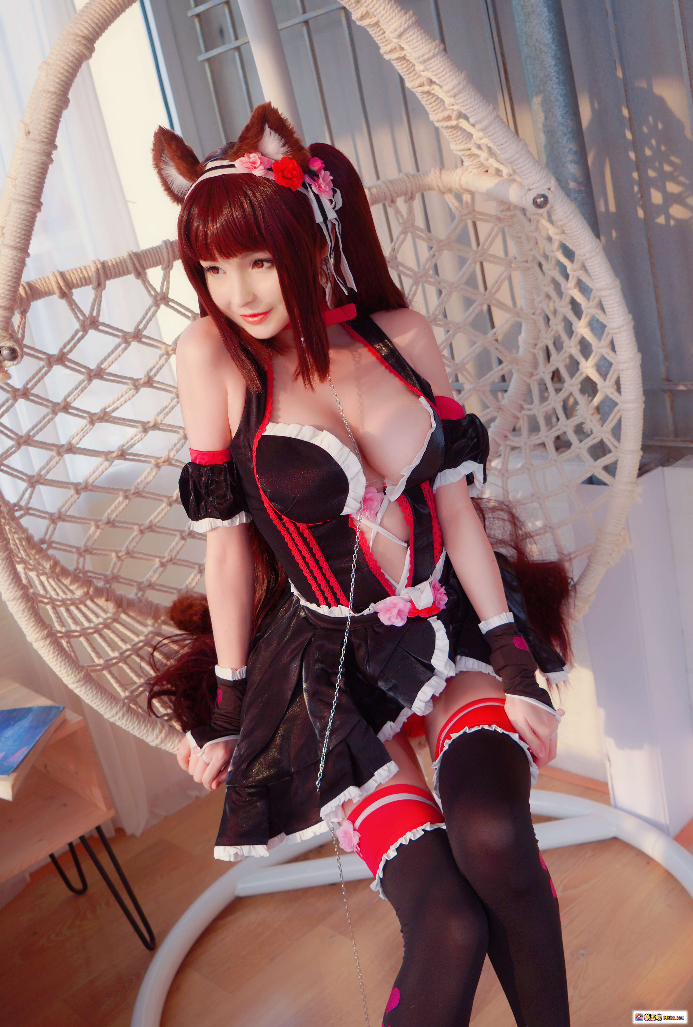 图片[4] - 越南妹KuukoW NO.061 NEKOPARA猫耳女仆装Cosplay写真 – 红发双马尾+蕾丝吊袜带+黑红配色制服+床上性感摆拍 - 就要吻